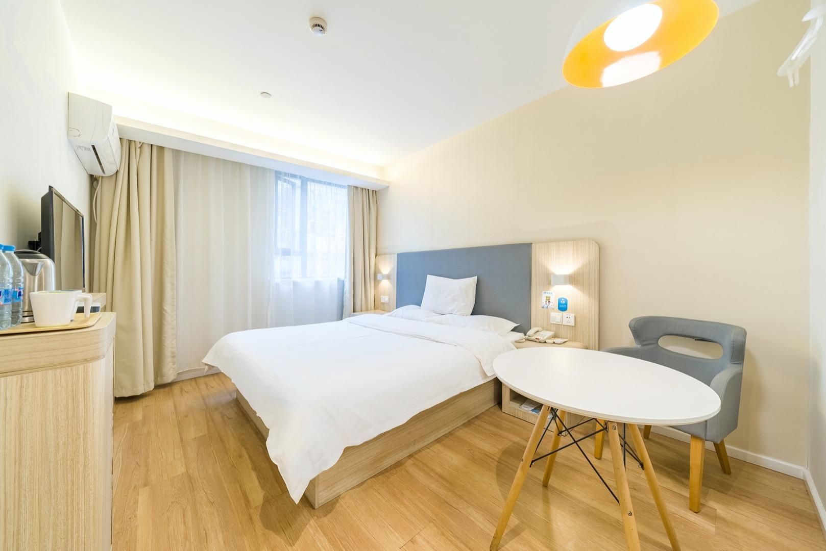 Huazhu - Room With Bed