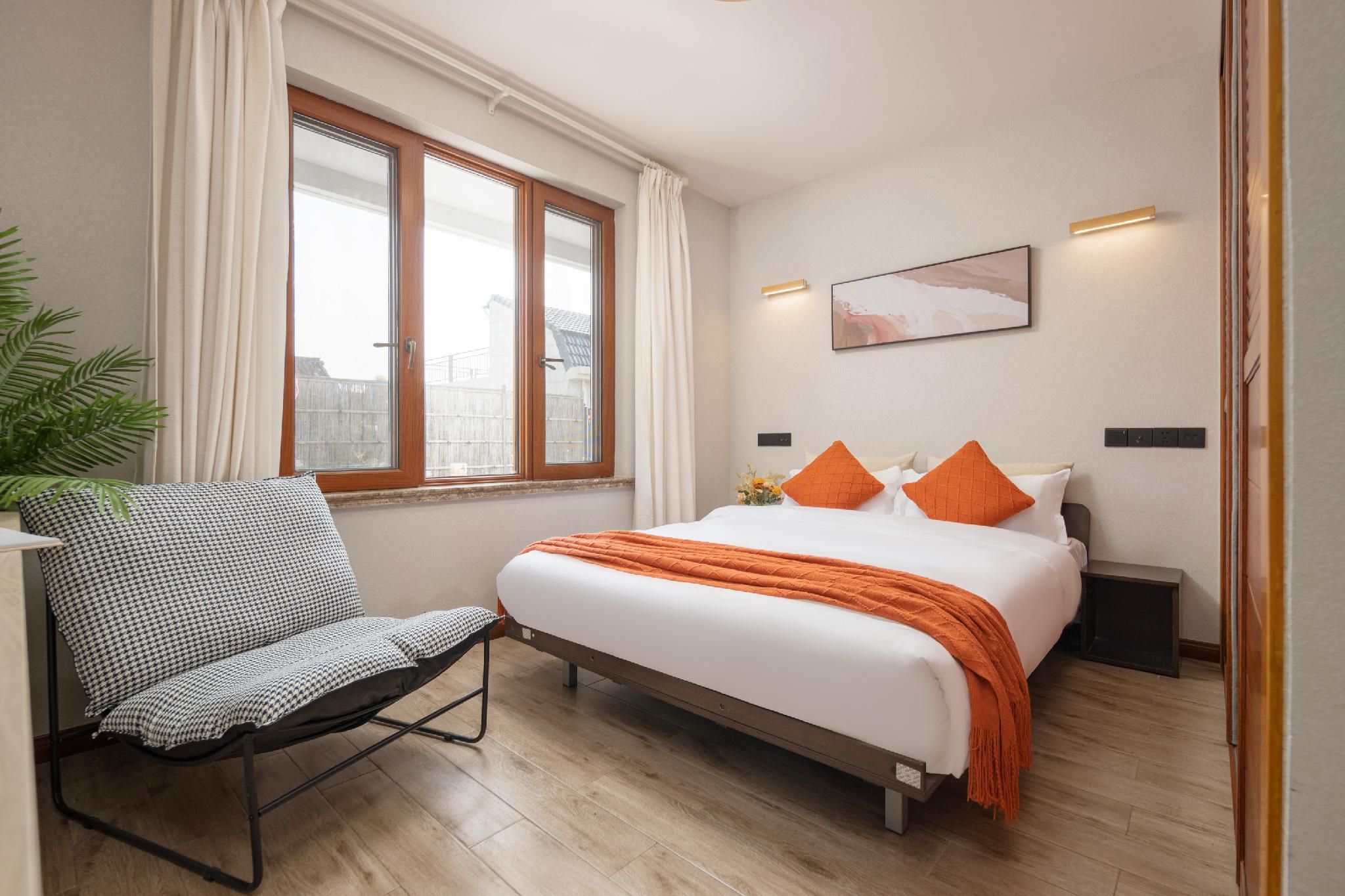 Room with Queen Bed