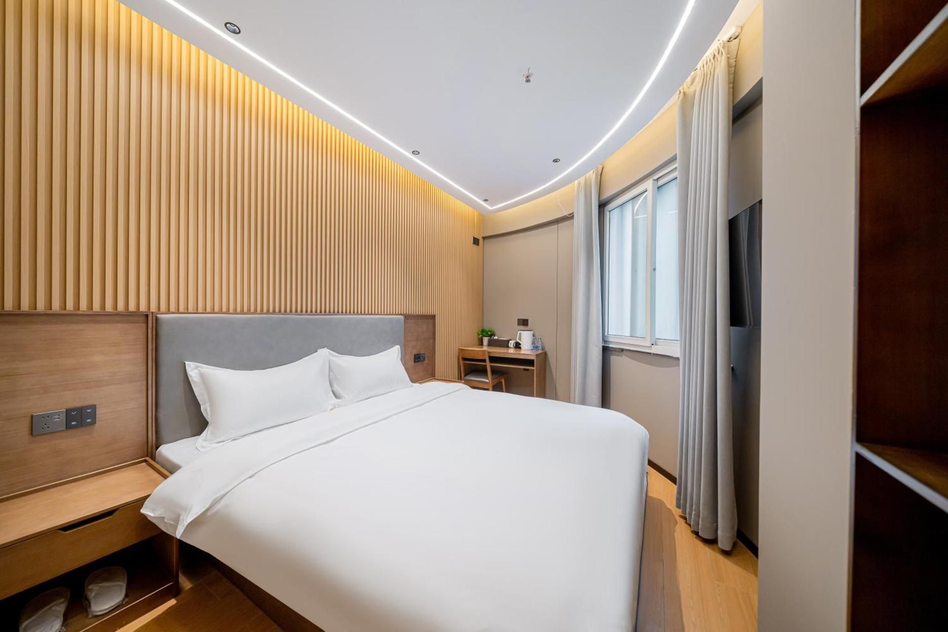 Xihe Hotel - Shanghai Jiuyuan Xietu Road Branch Deluxe King Room