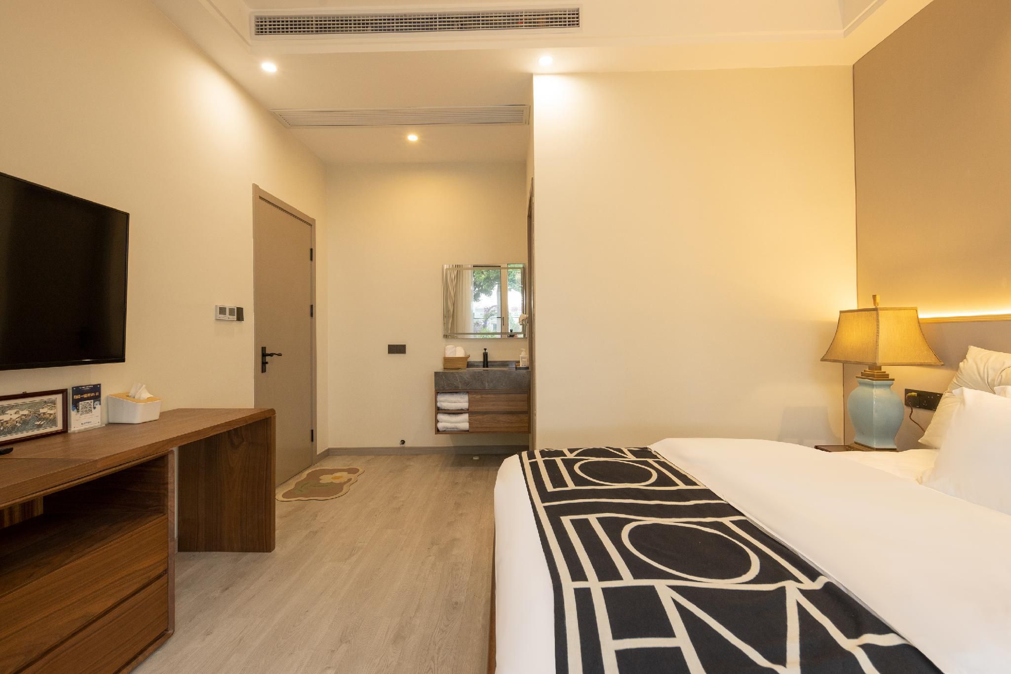 Huazhu - Room With Bed