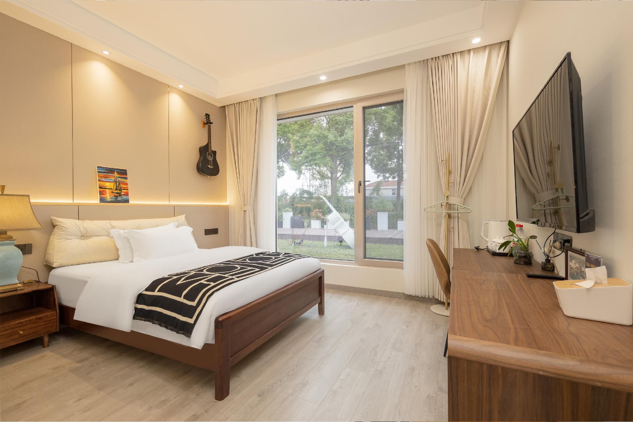 Huazhu - Room With Bed