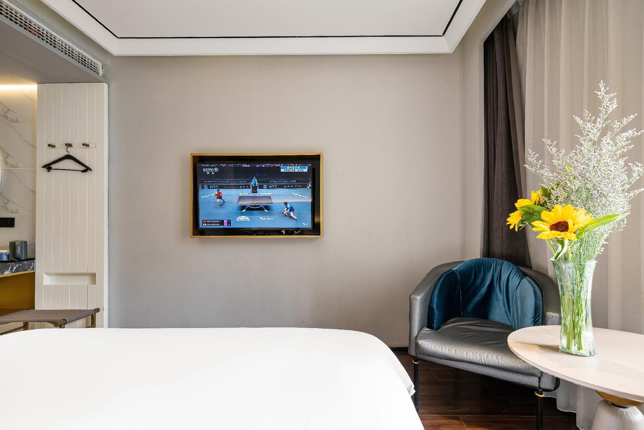 Deluxe Queen Room