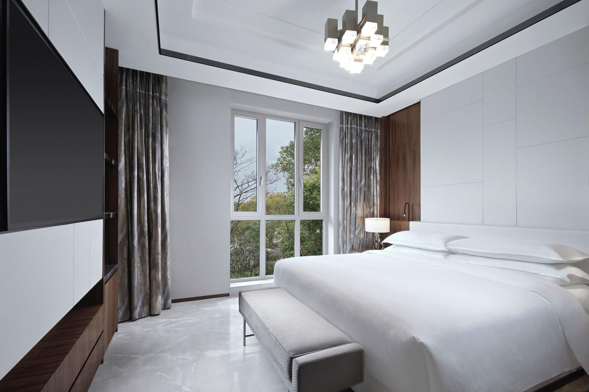 2 Bedroom Villa, Bedroom 1: 1 King, Bedroom 2: 1 King, Garden View