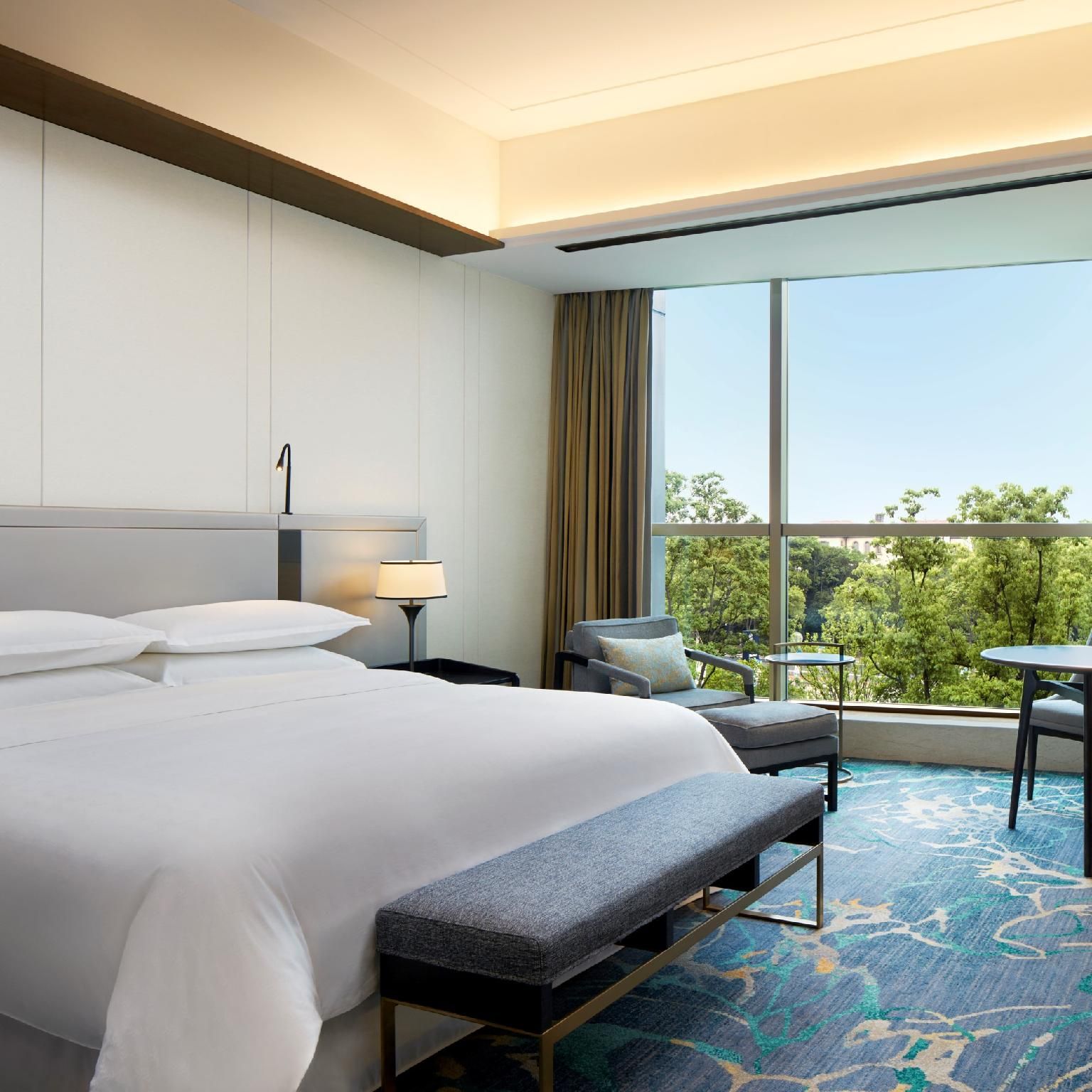 Group ROH, Guest room, King