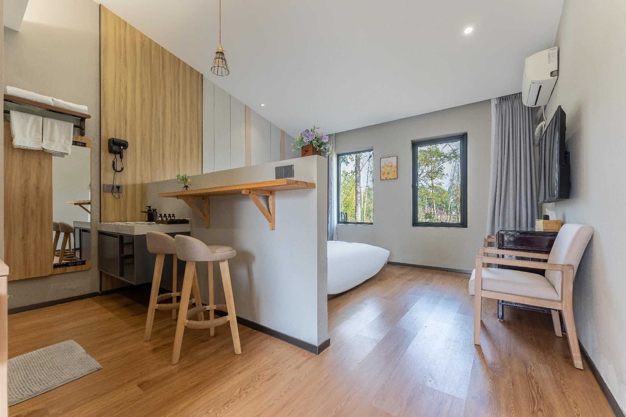 GTR - Guest Room with One 1.8M Bed