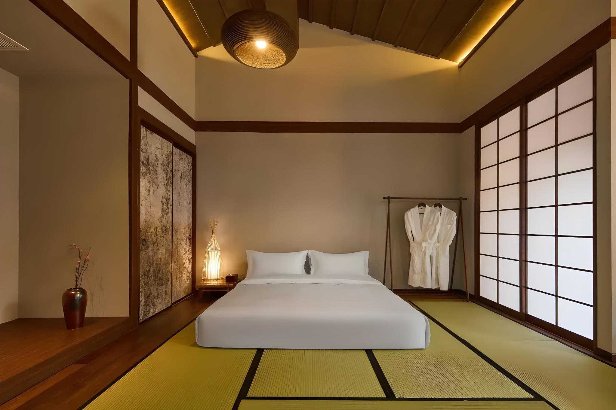 Tatami Queen Room