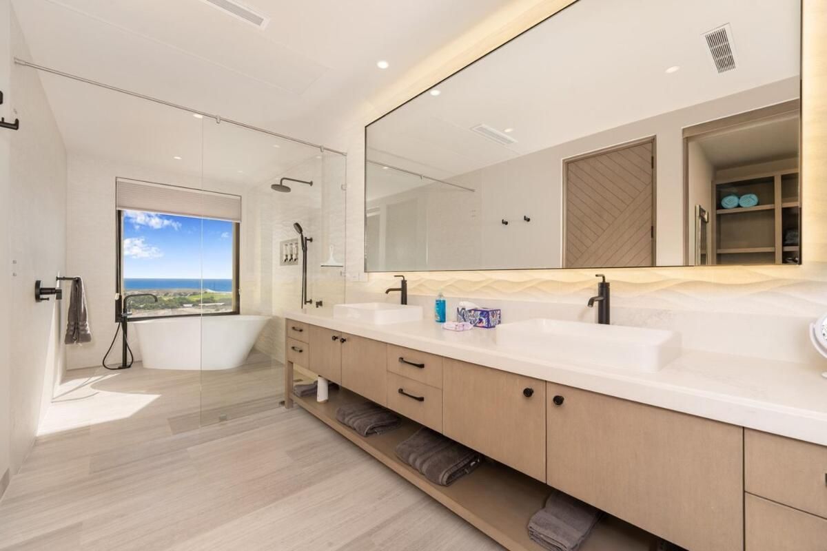 Three-Bedroom Apartment with Ocean View