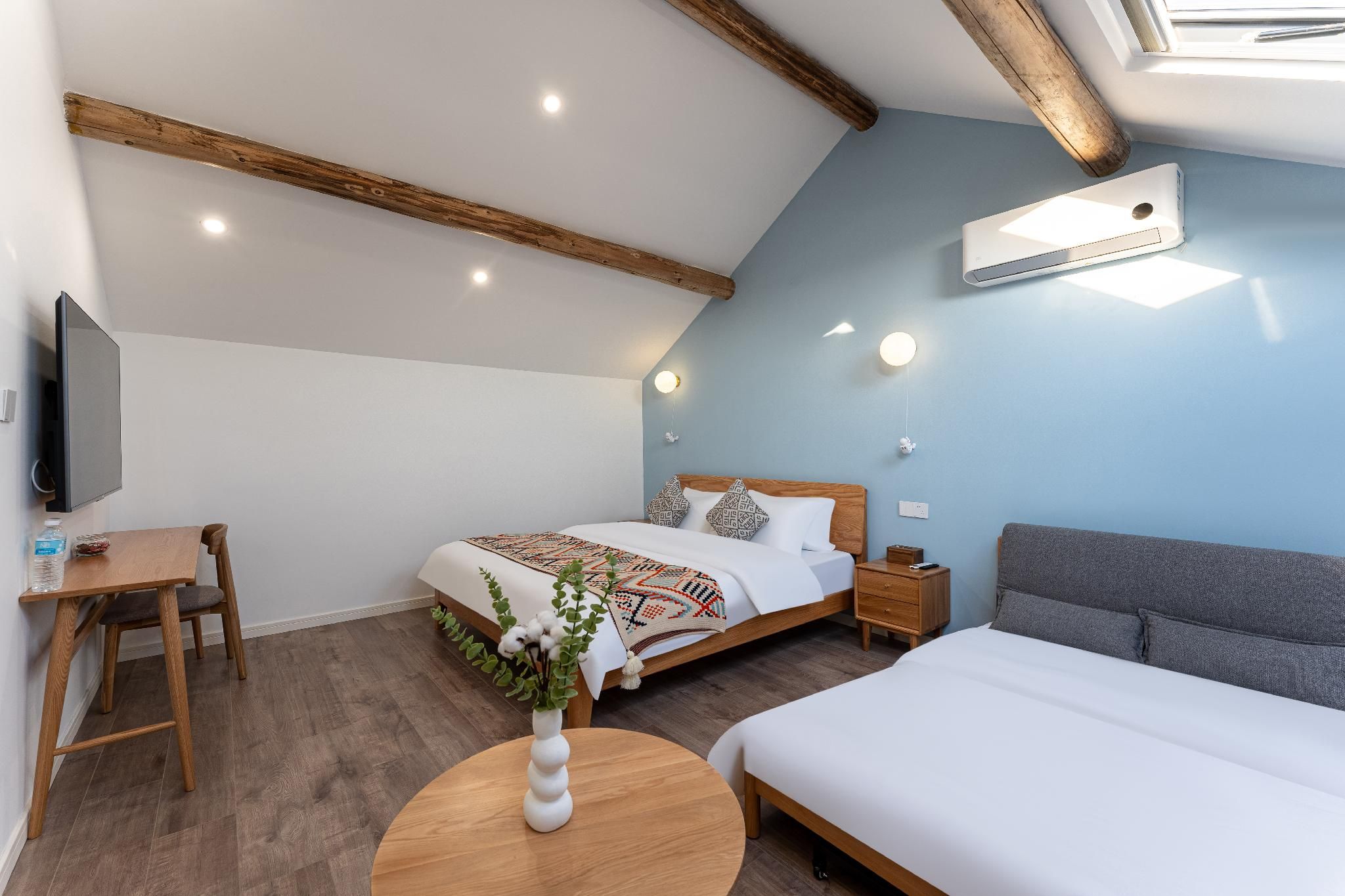 Room with Queen Bed