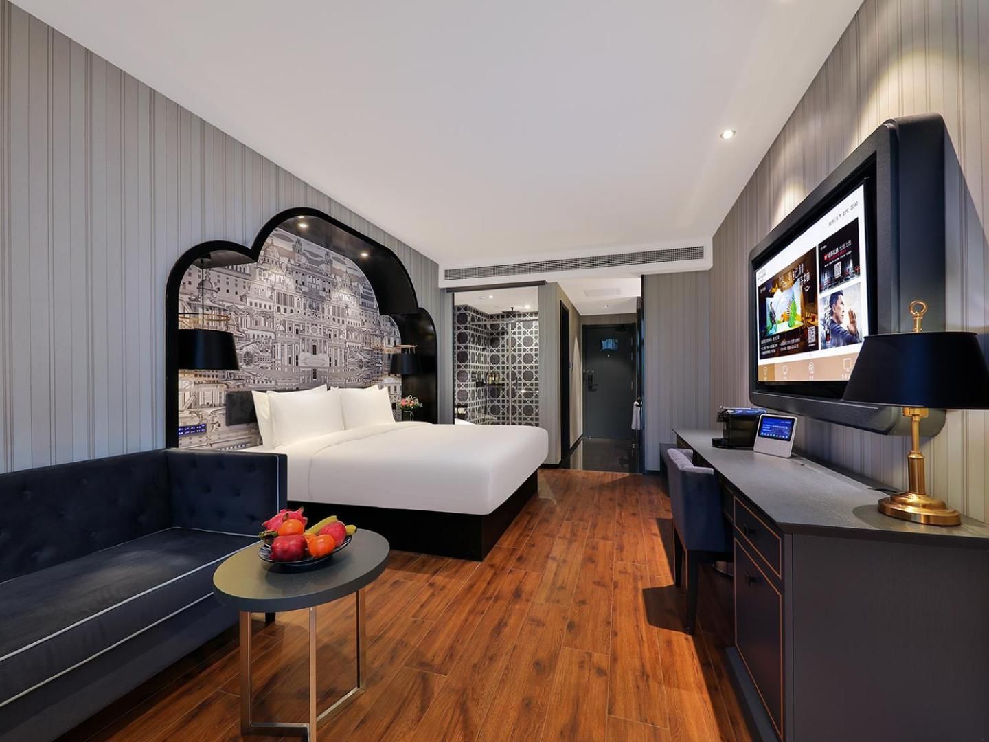 Deluxe Queen Room