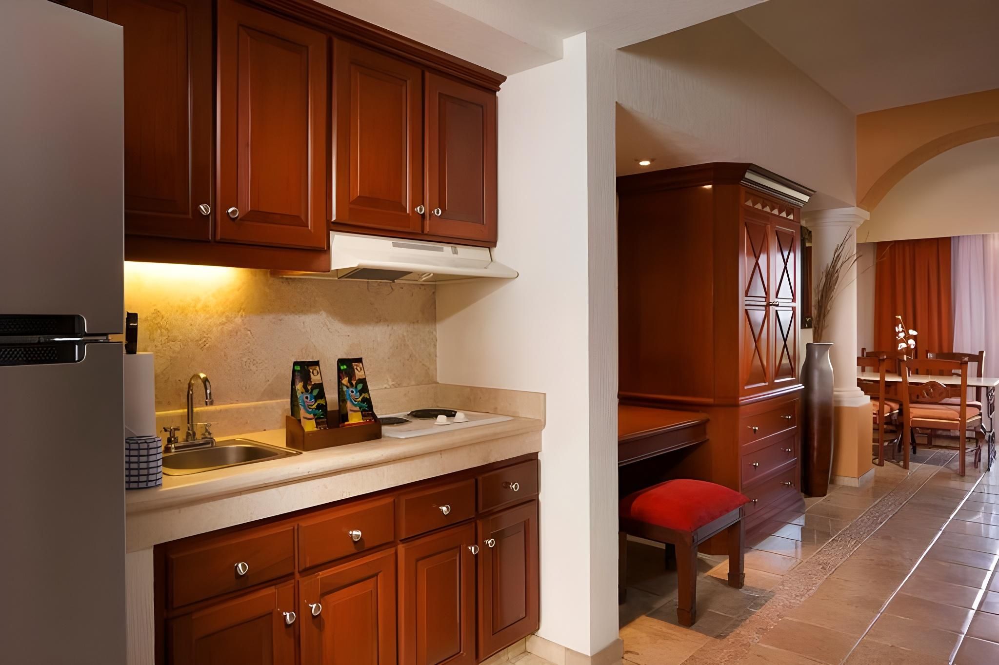 Playa Grande Resort Deluxe Junior Suite 3