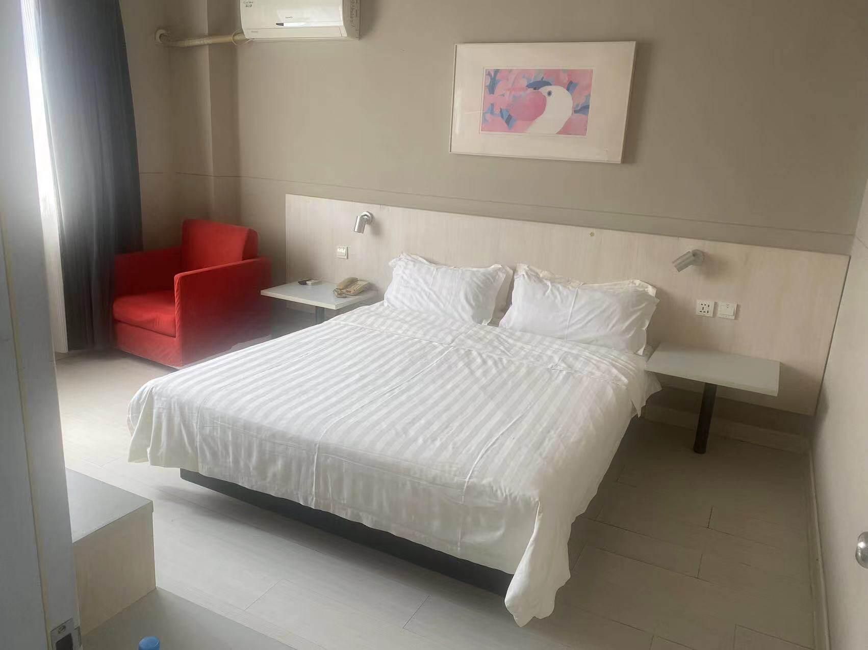 Standard - Queen Room