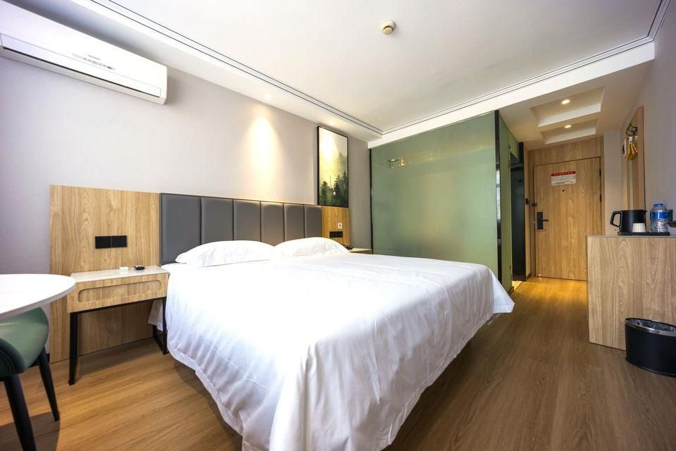 Hotel Queen Room