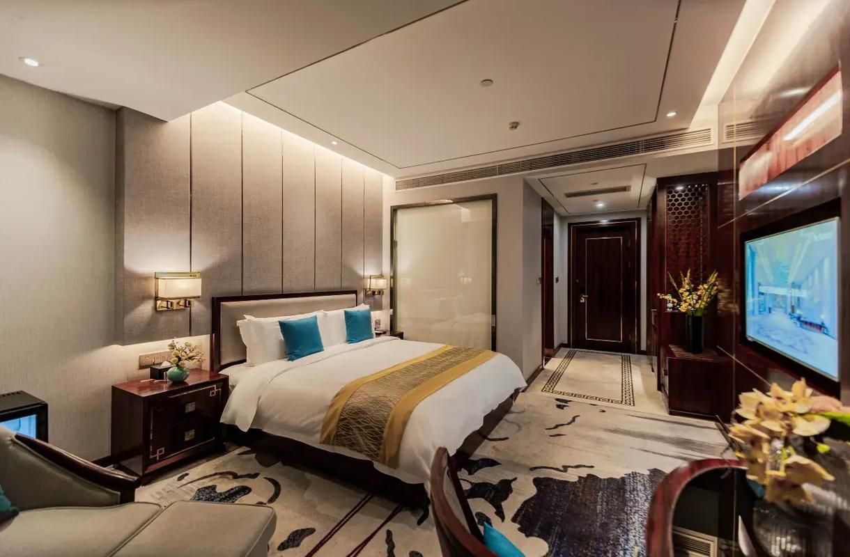 Deluxe Queen Queen Room