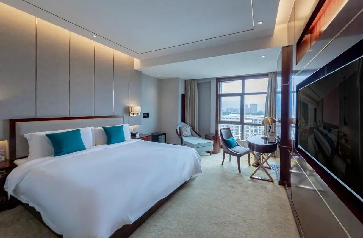 Deluxe Queen Queen Room