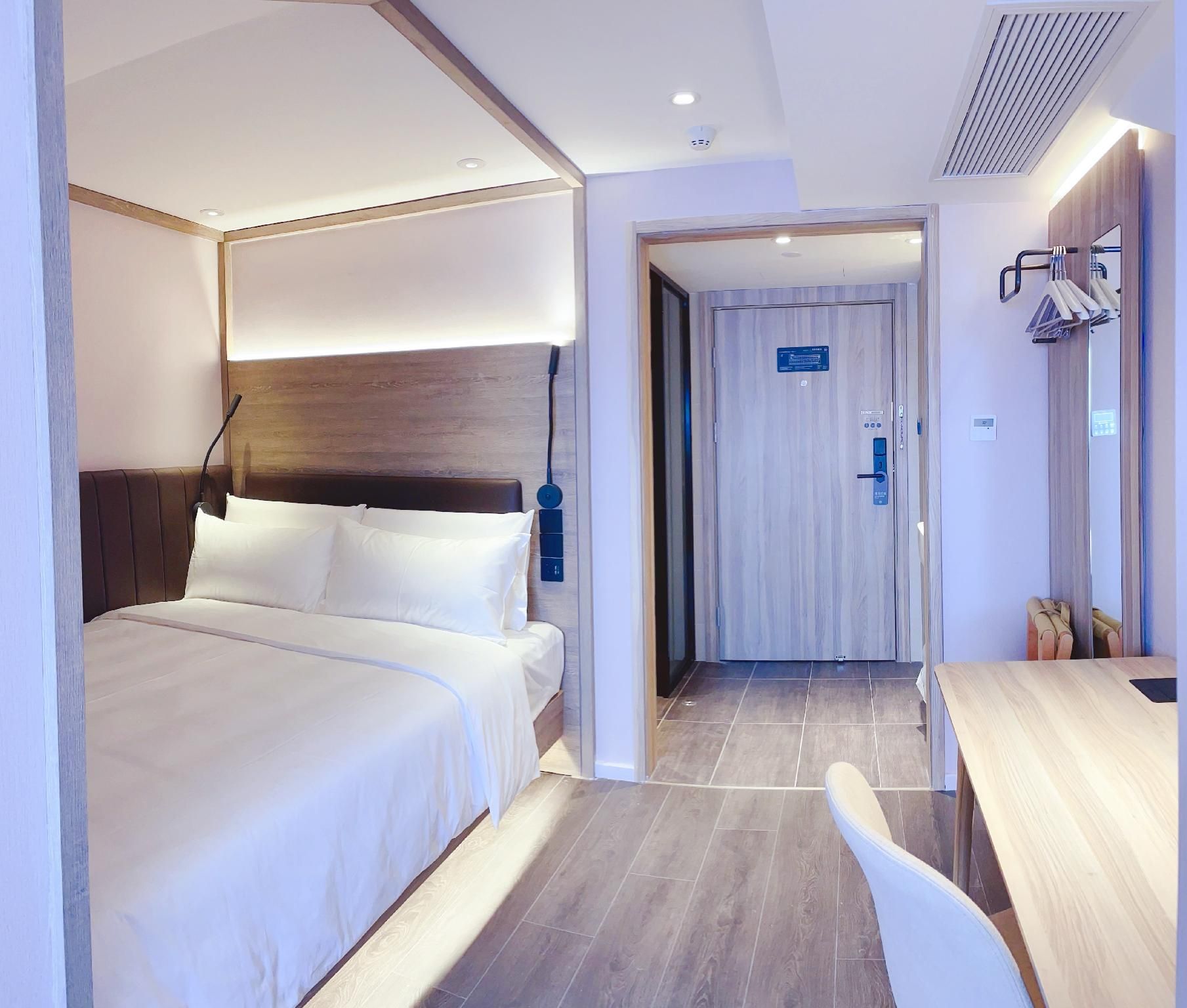 Huazhu - Room With Bed