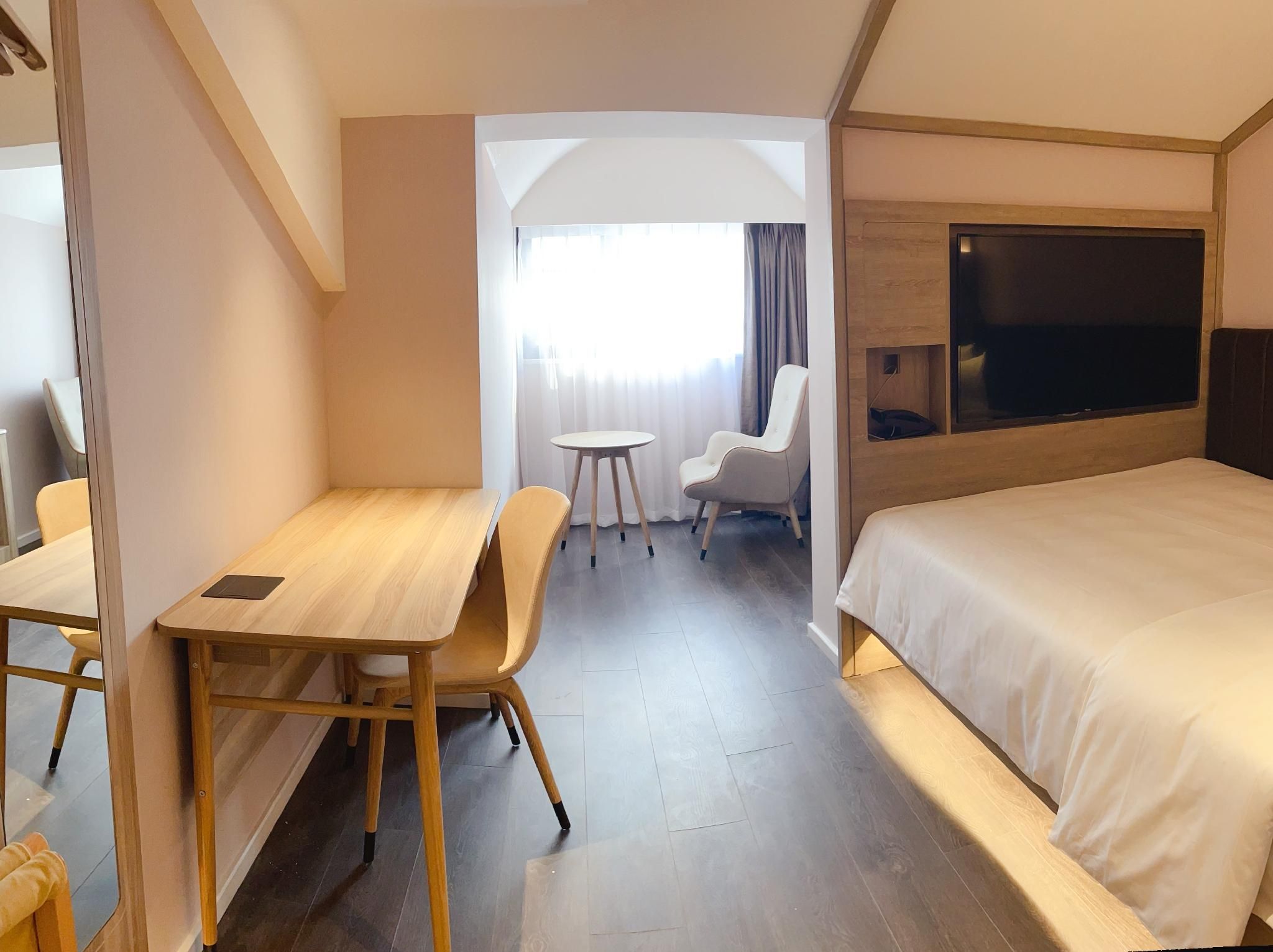 Huazhu - Room With Bed