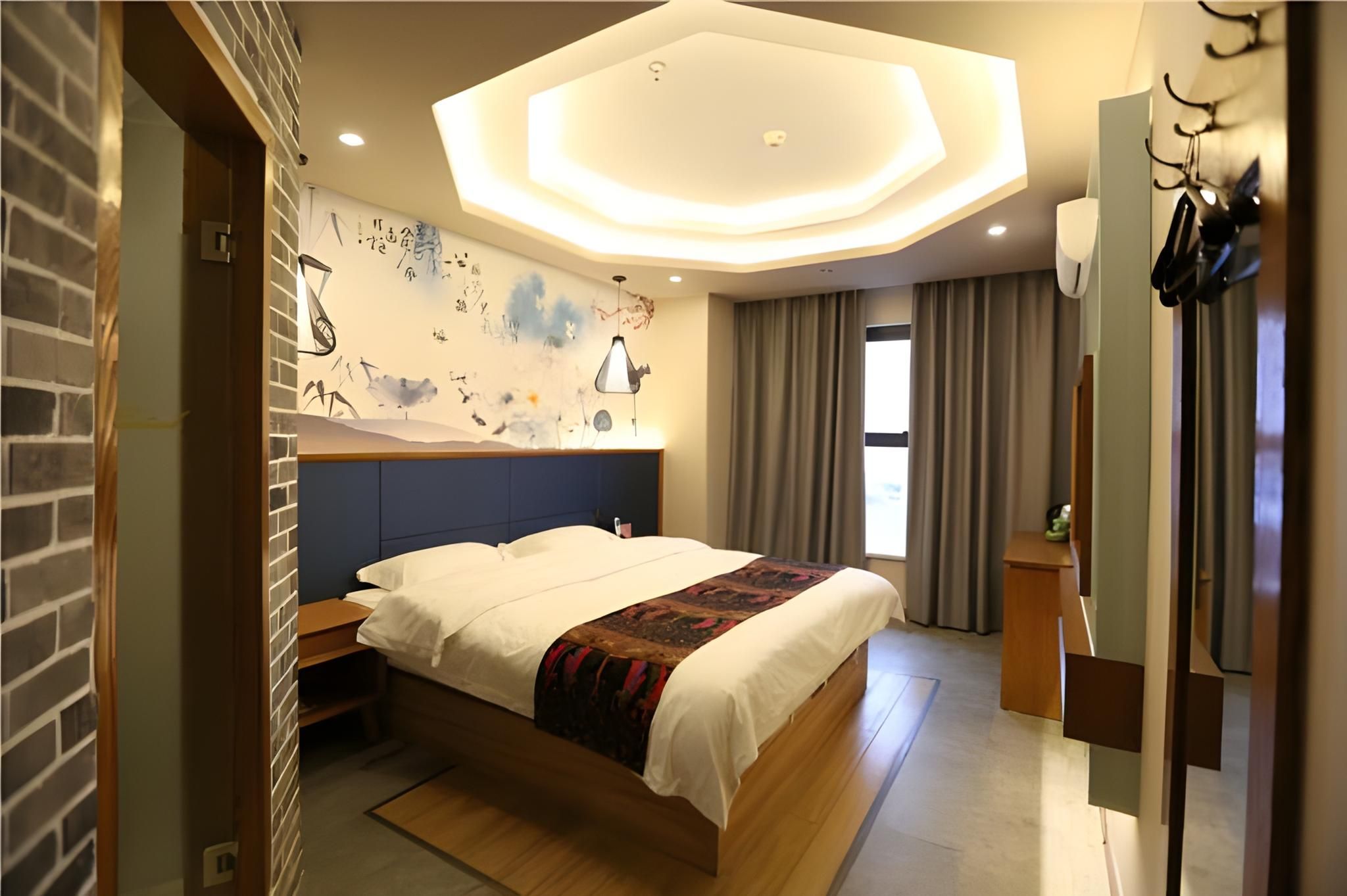 Business Queen Room