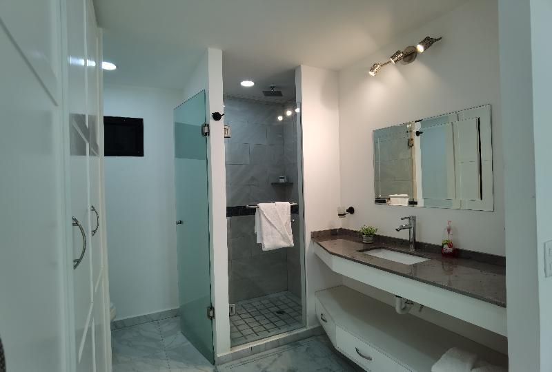 Deluxe Studio