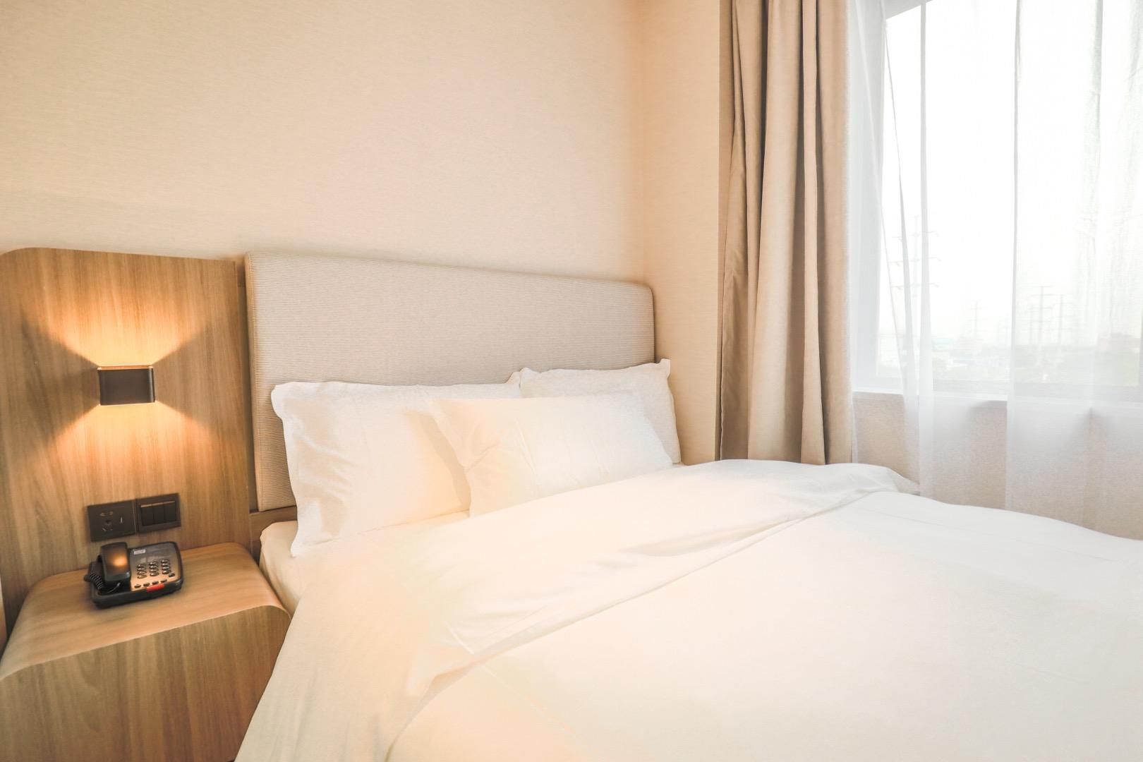 Huazhu - Room With Bed