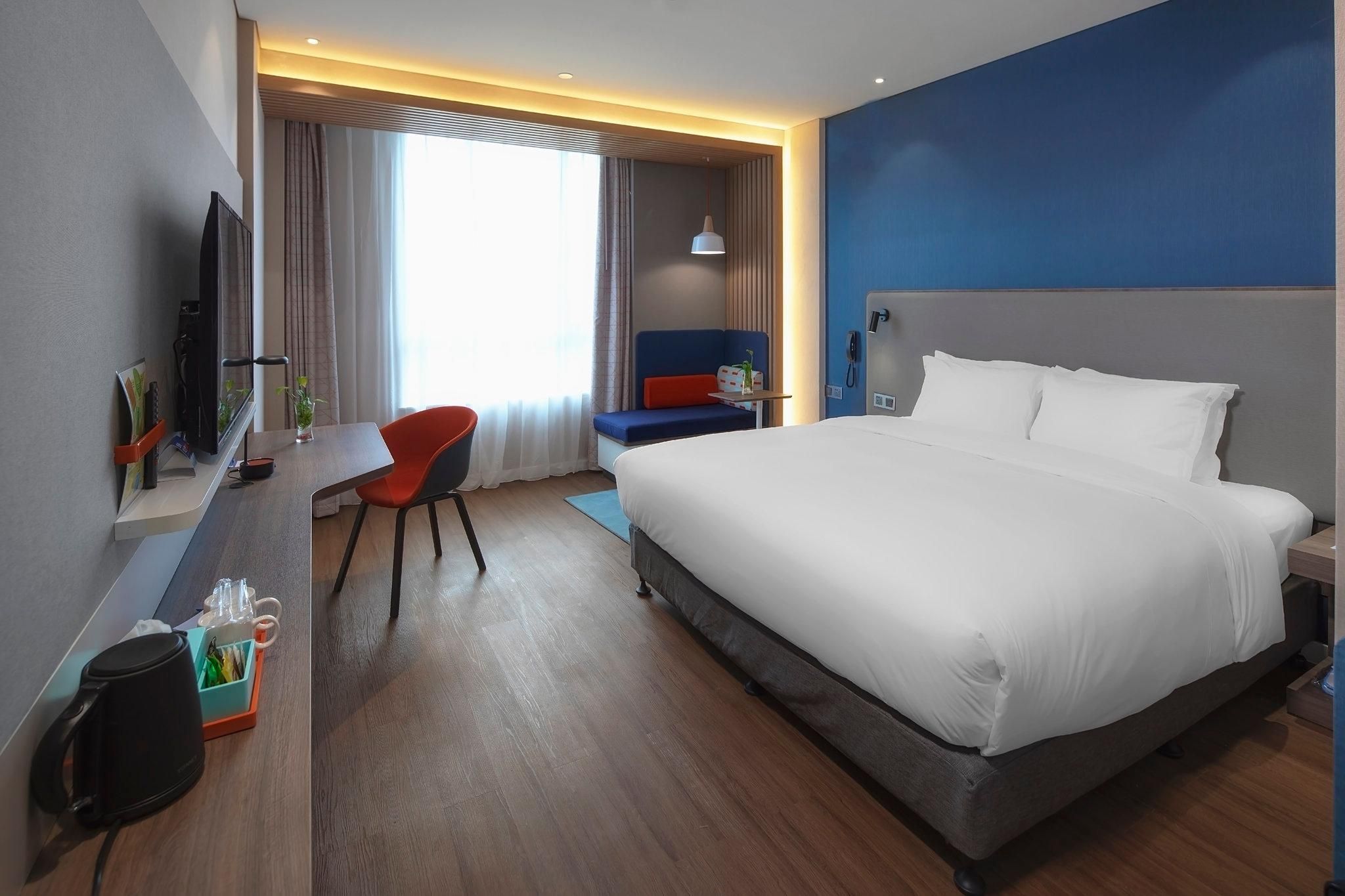1 King Standard Top Floor