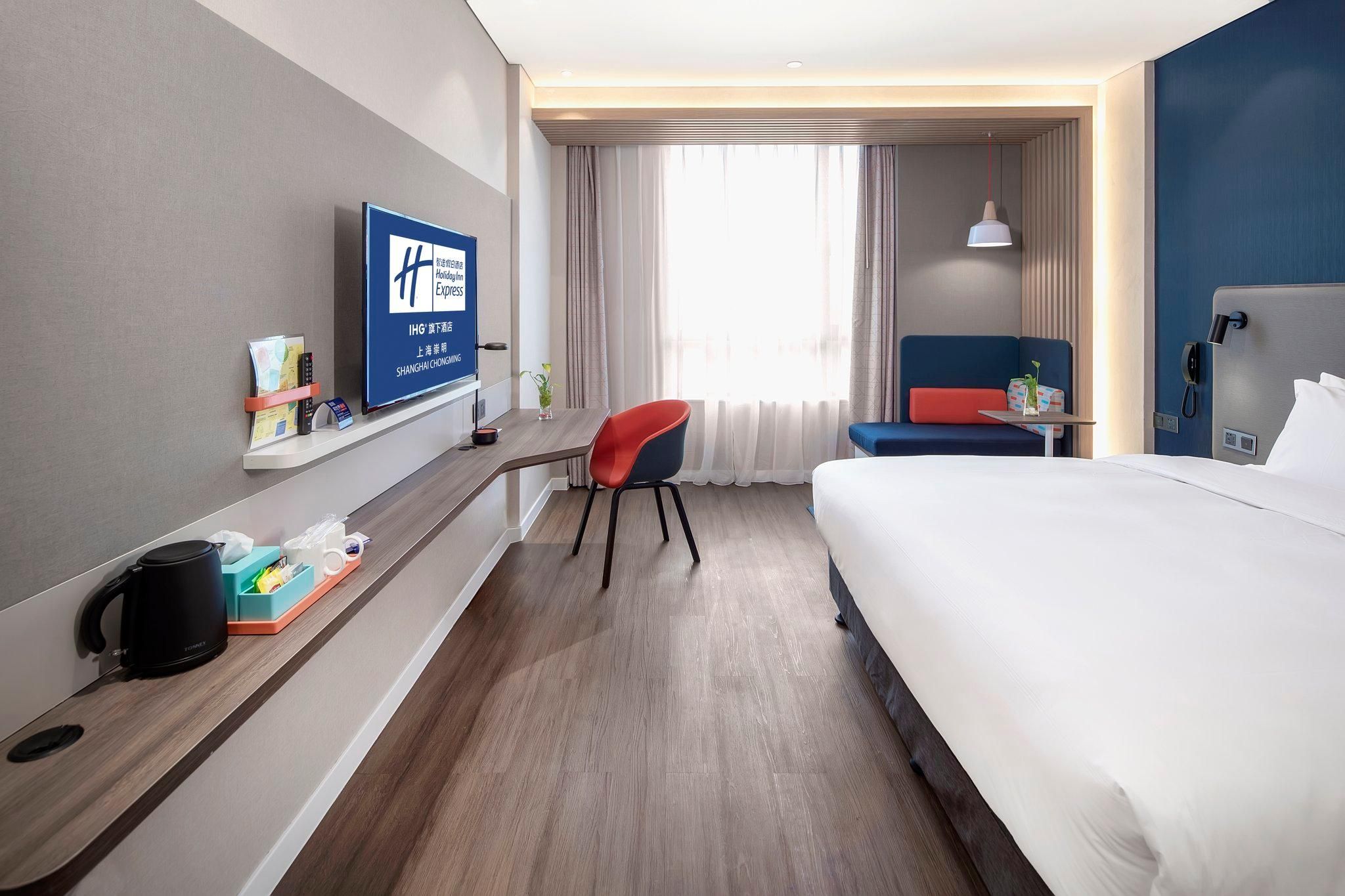 1 King Standard Top Floor