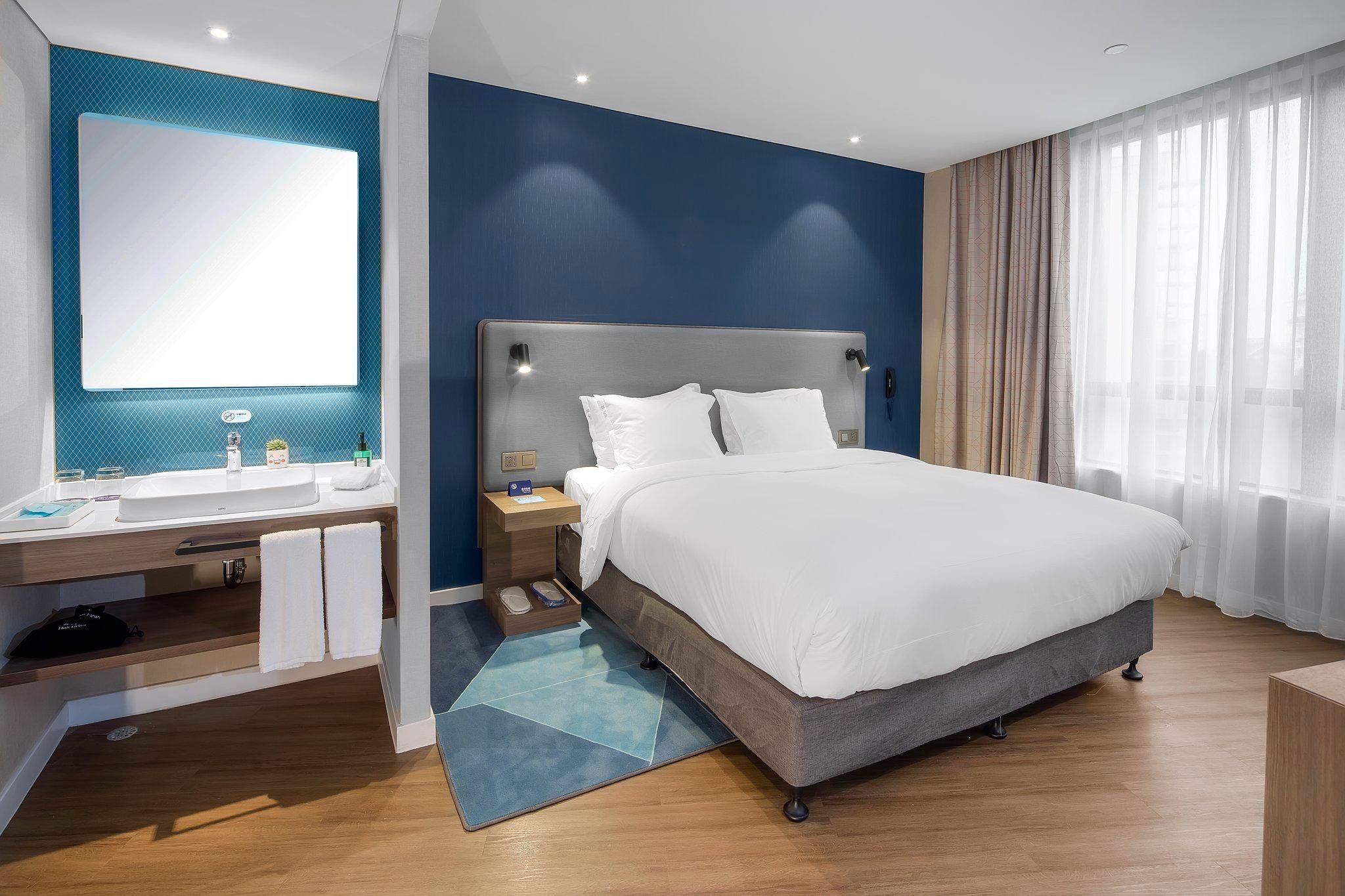 1 King Suite