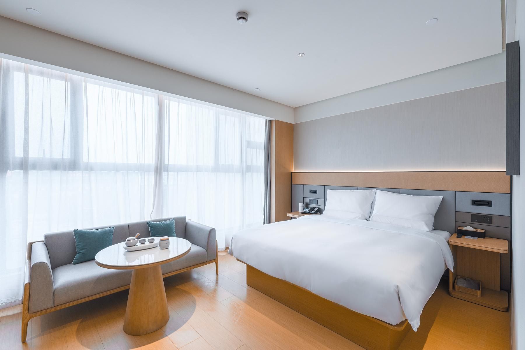 Queen Superior Room