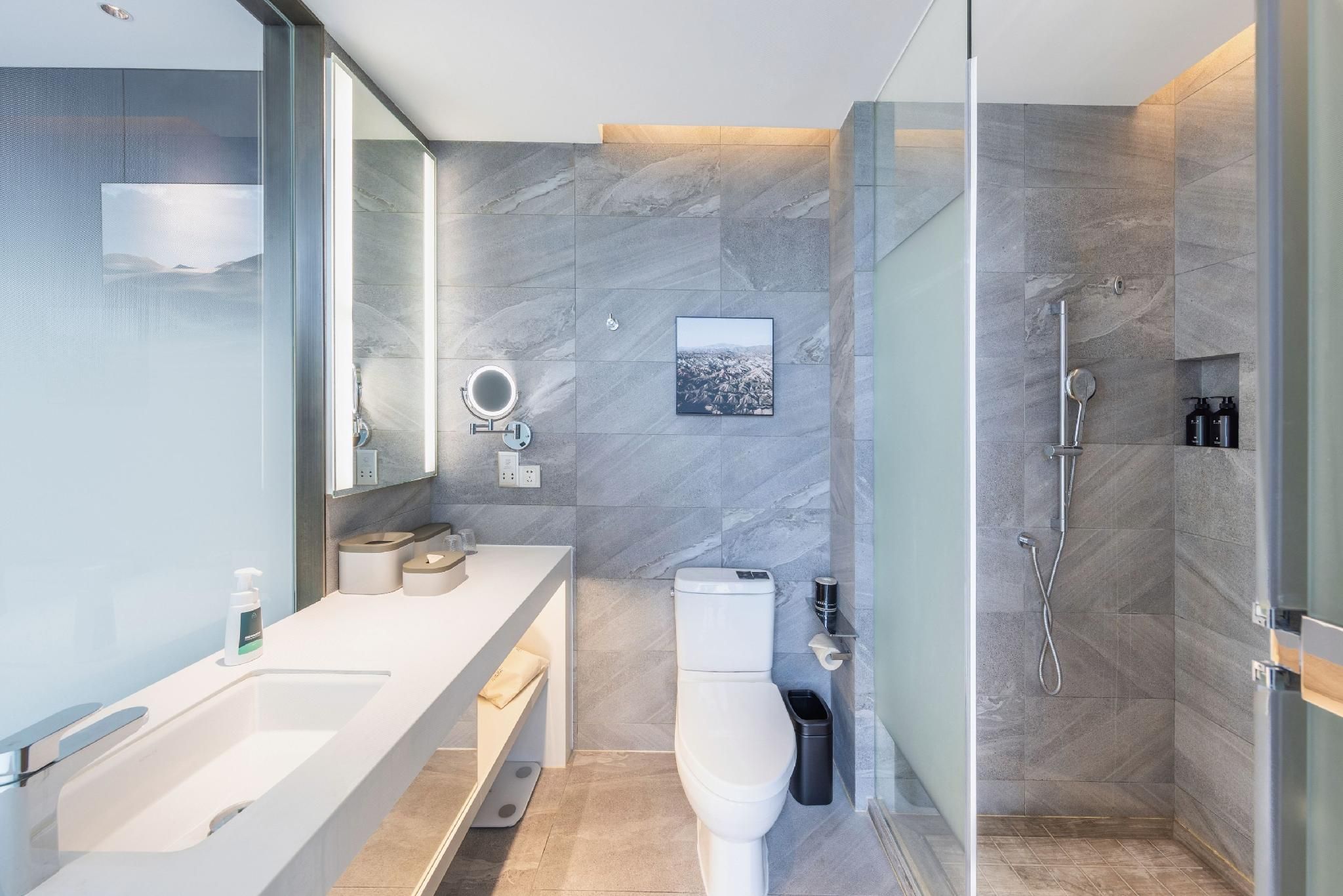 Jimu Twin Room with River View