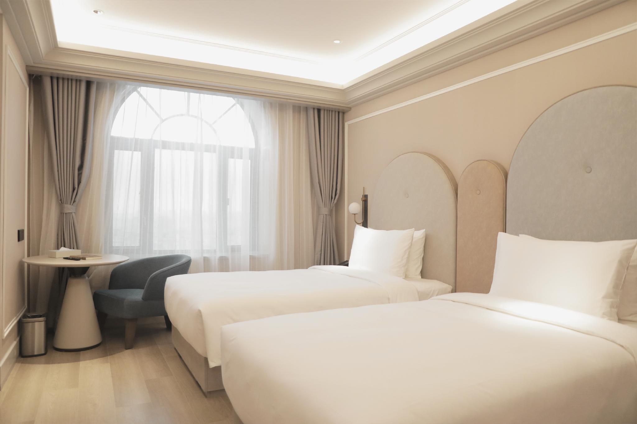 Huazhu - Deluxe Twin Room