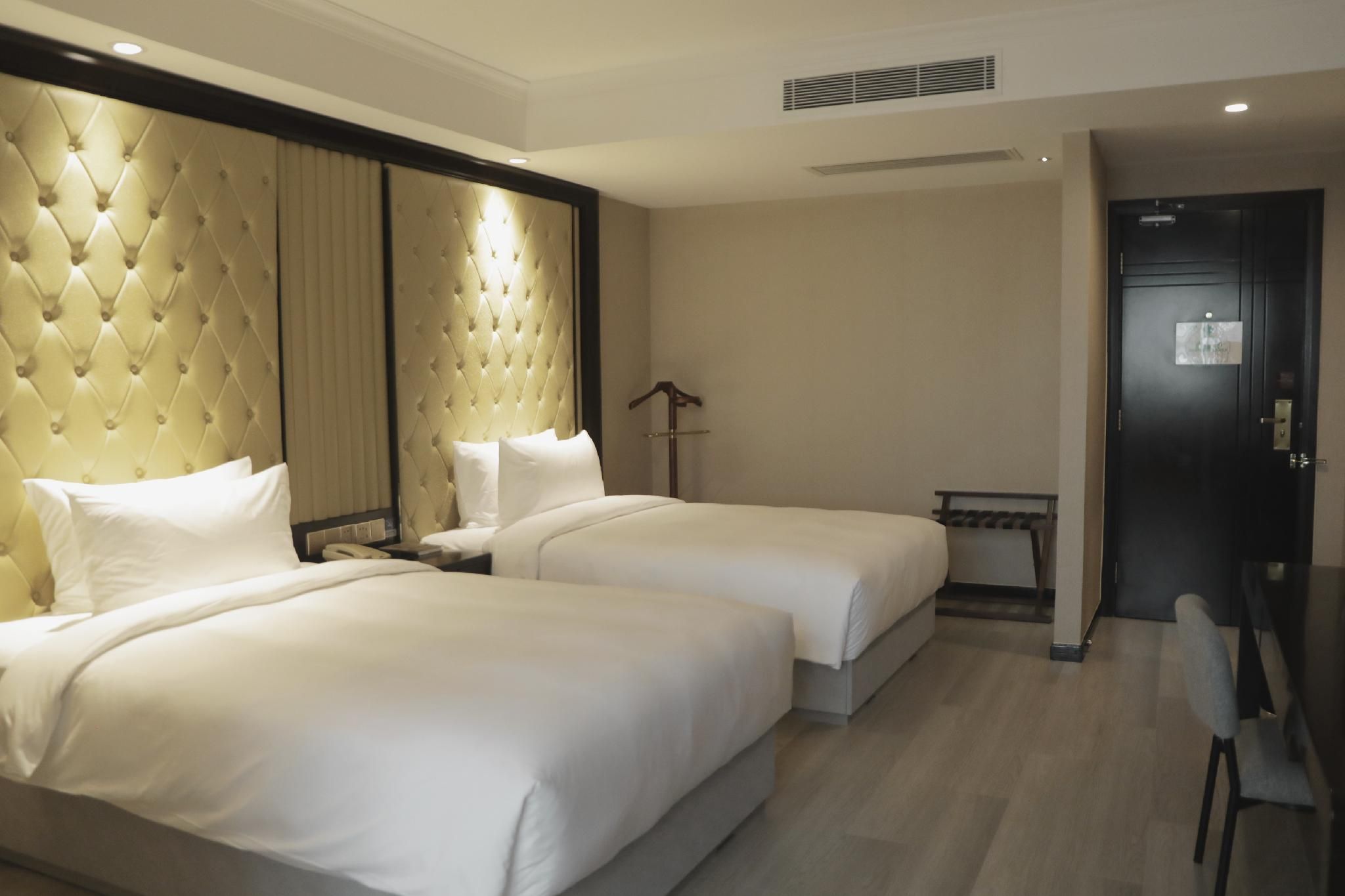 Huazhu - Superior Twin