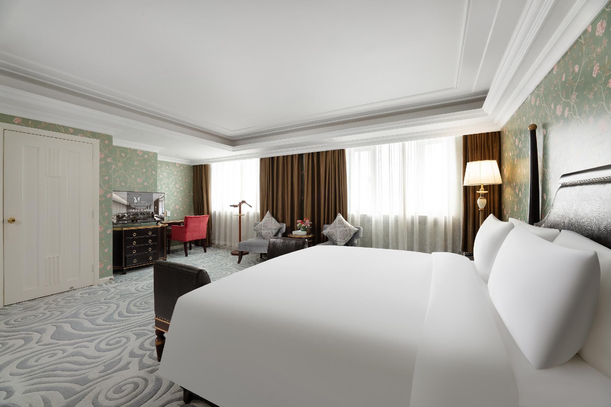 Executive Tower Suite