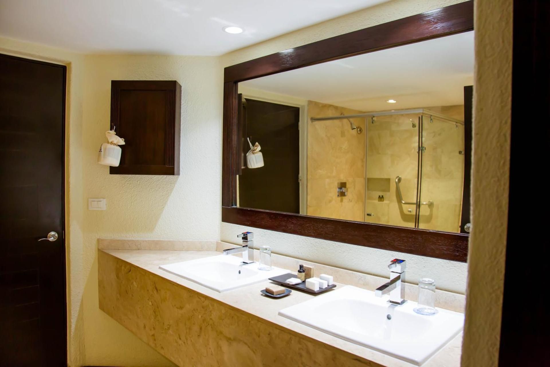 Suite with Garden View