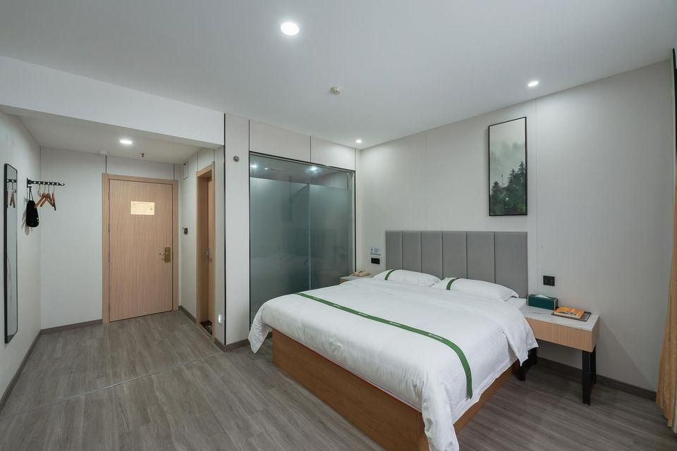 GTR - Guest Room with One 1.8M Bed