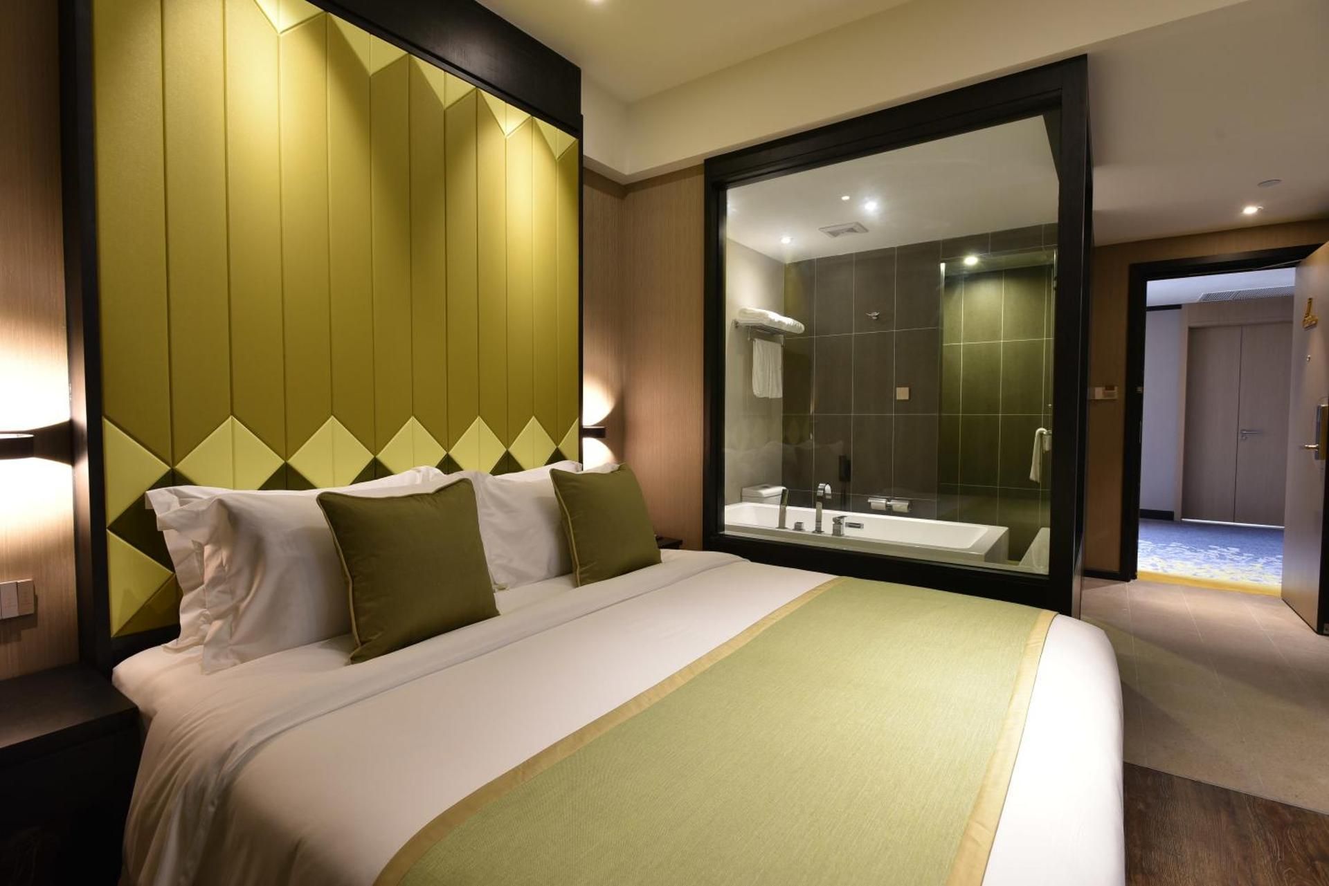 Deluxe King Room