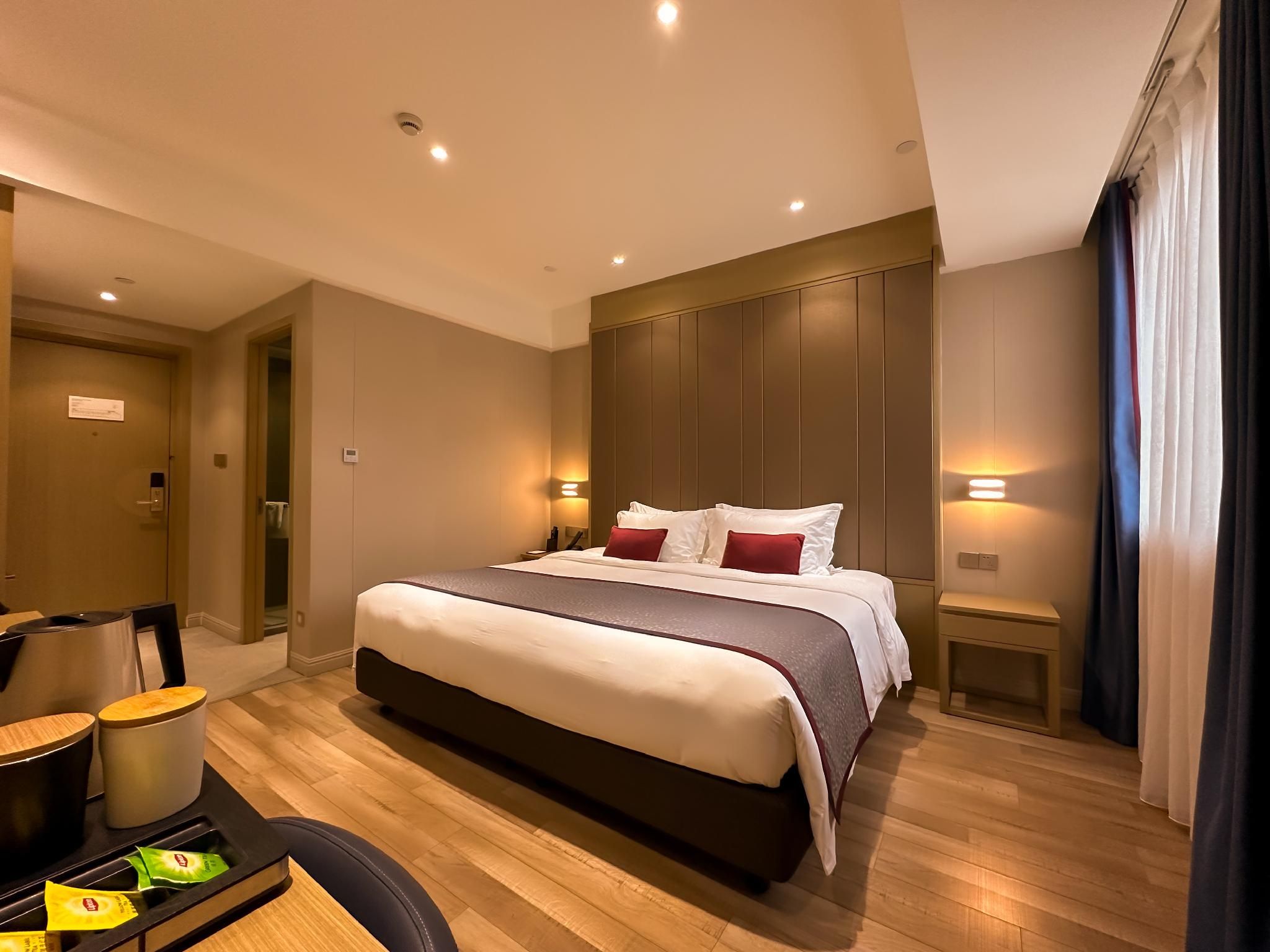 Business King Bed