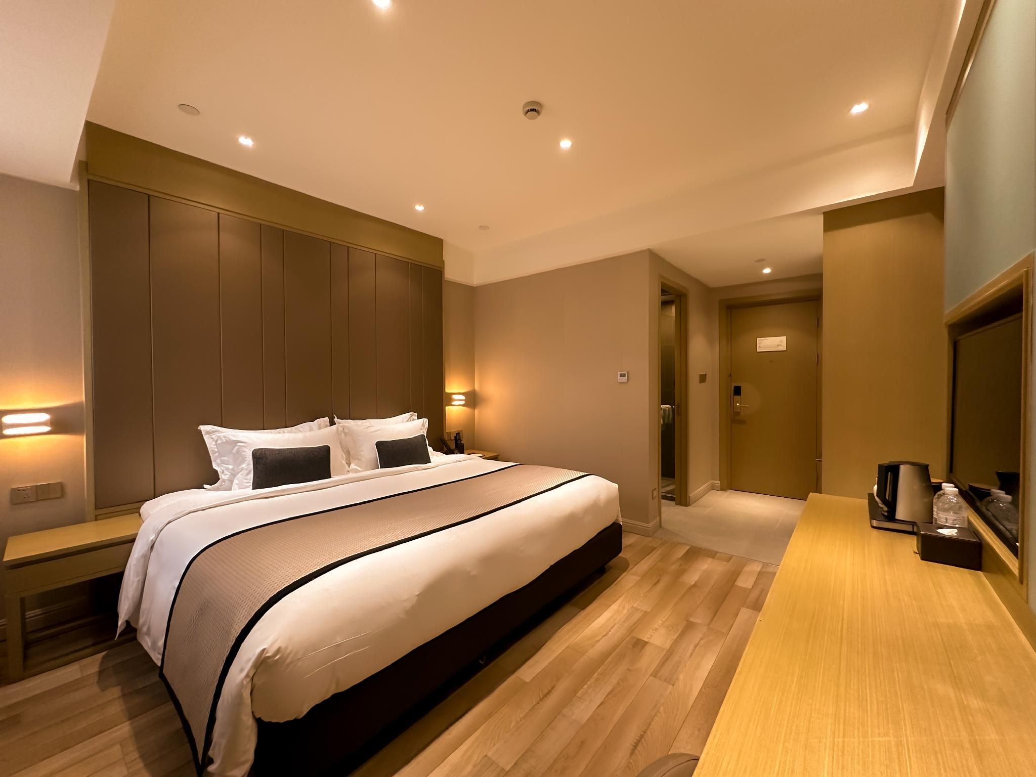 Business King Bed