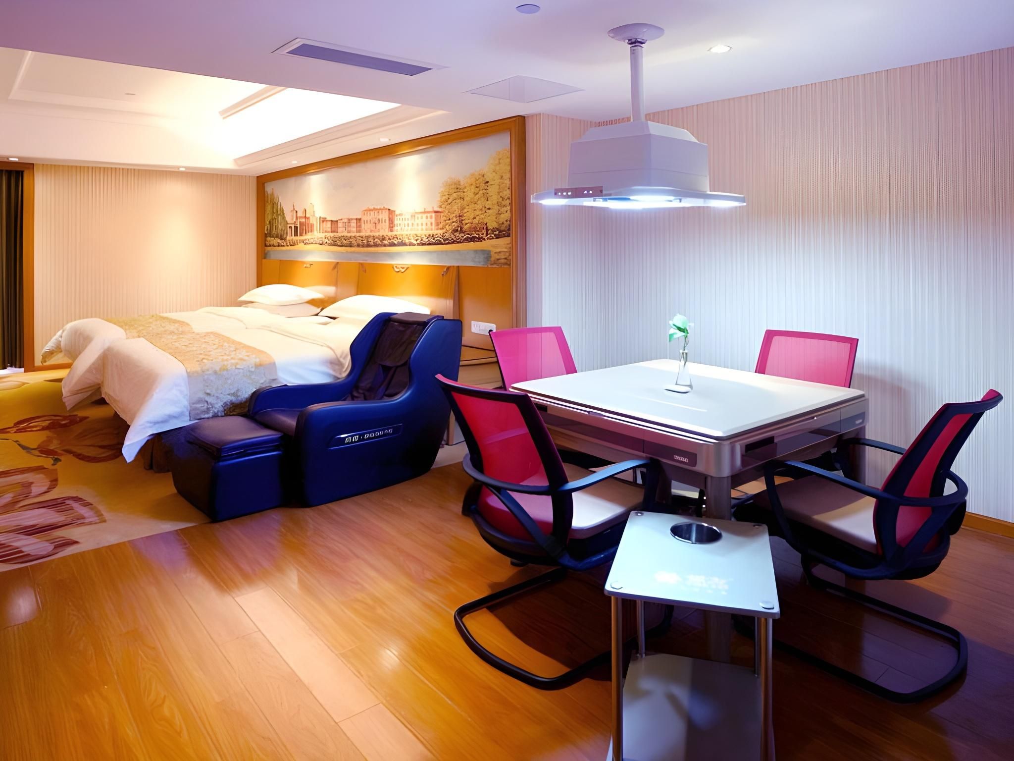Vienna - Functional Chess Suite Room