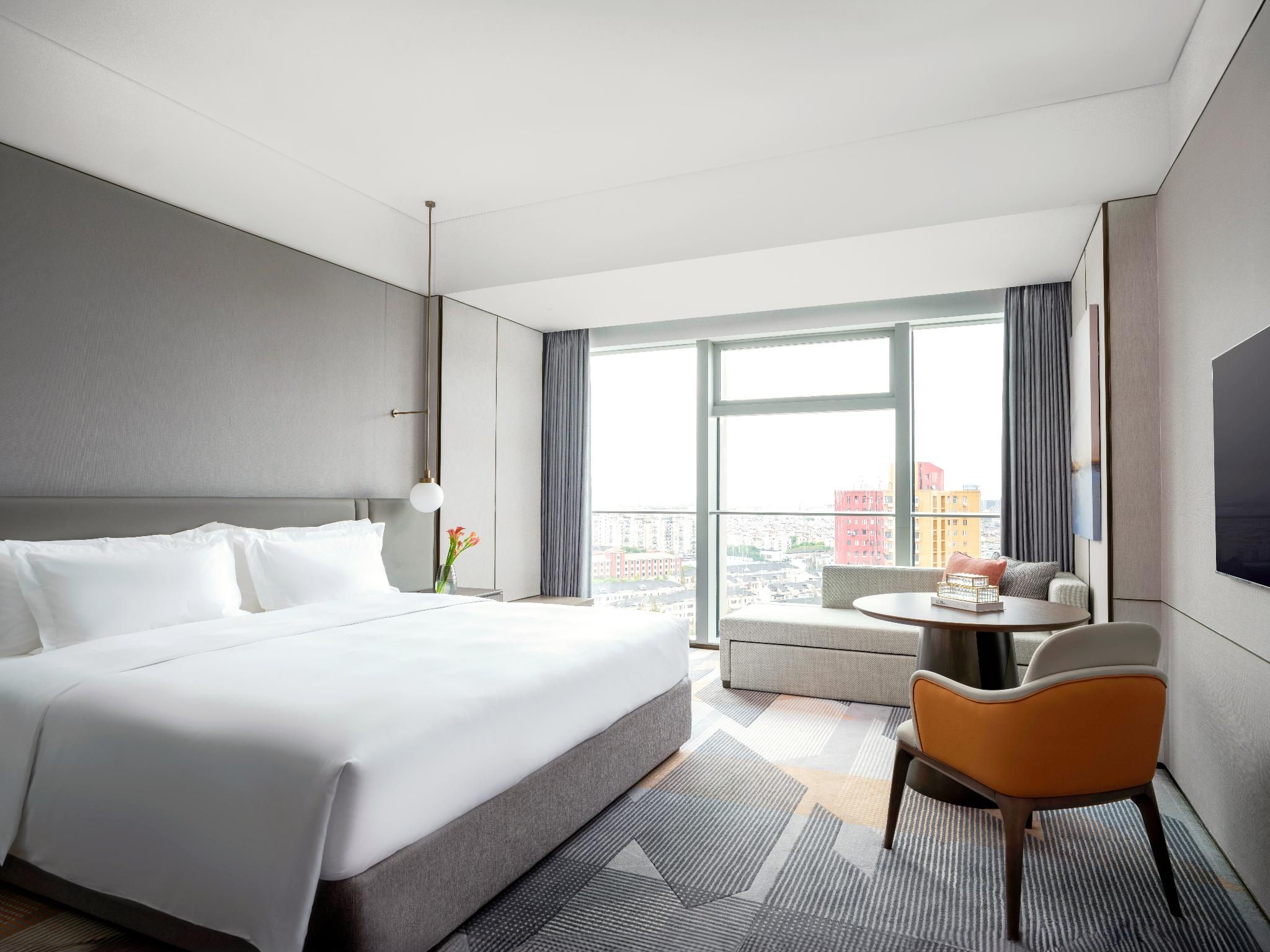 Superior City View King Room