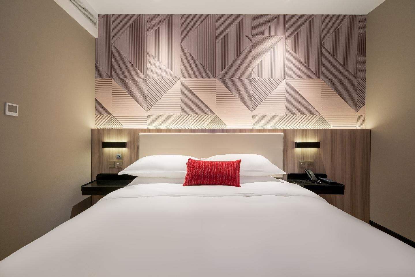 Dossen - Standard Bed Room
