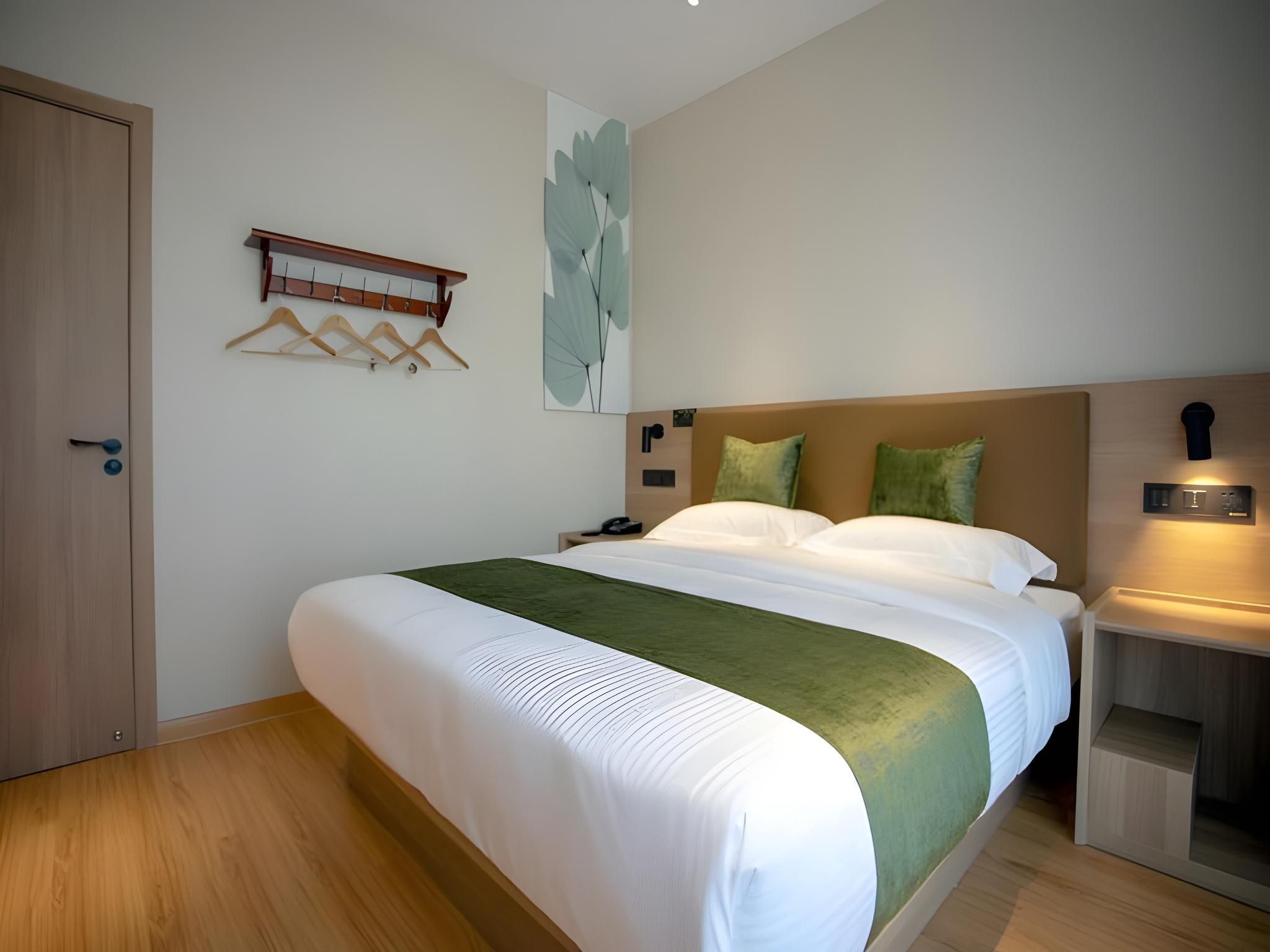 Hotel Queen Room