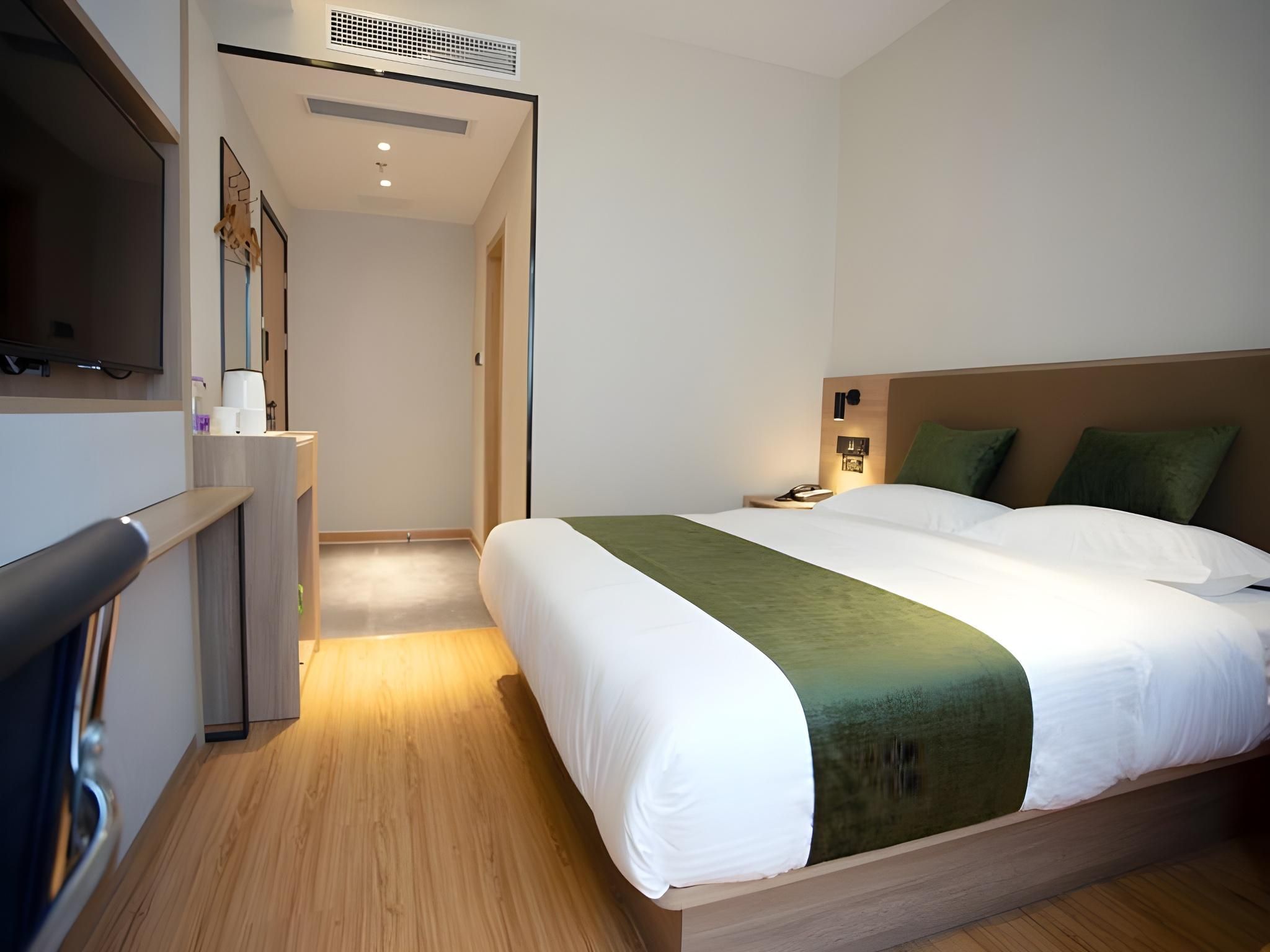 Business Queen Room