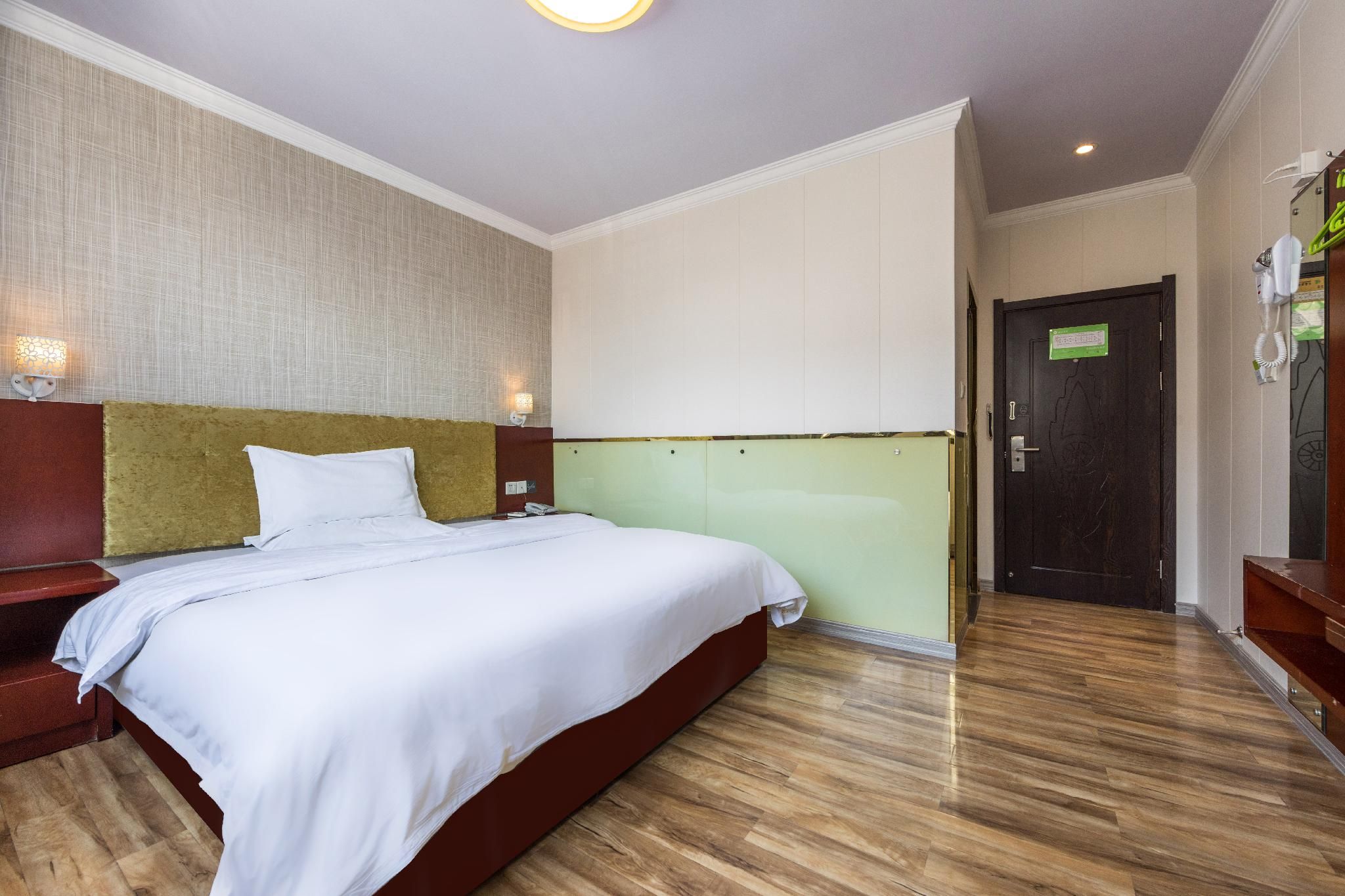 Queen Superior Room