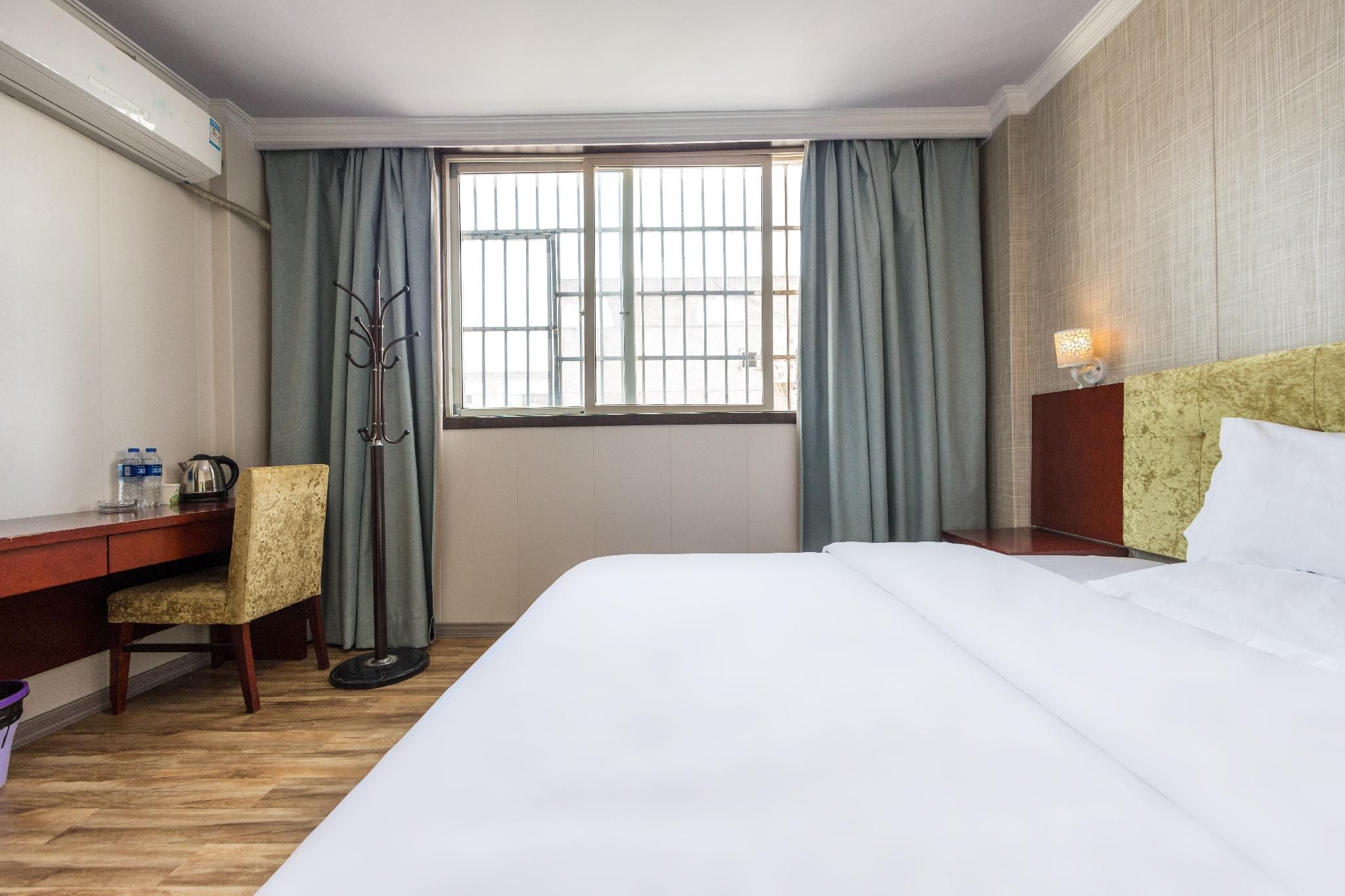 Queen Superior Room