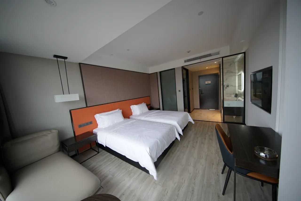 Pacific Premier Twin Room