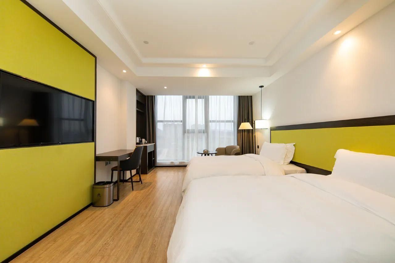 Habitat Panoramic View Twin Room