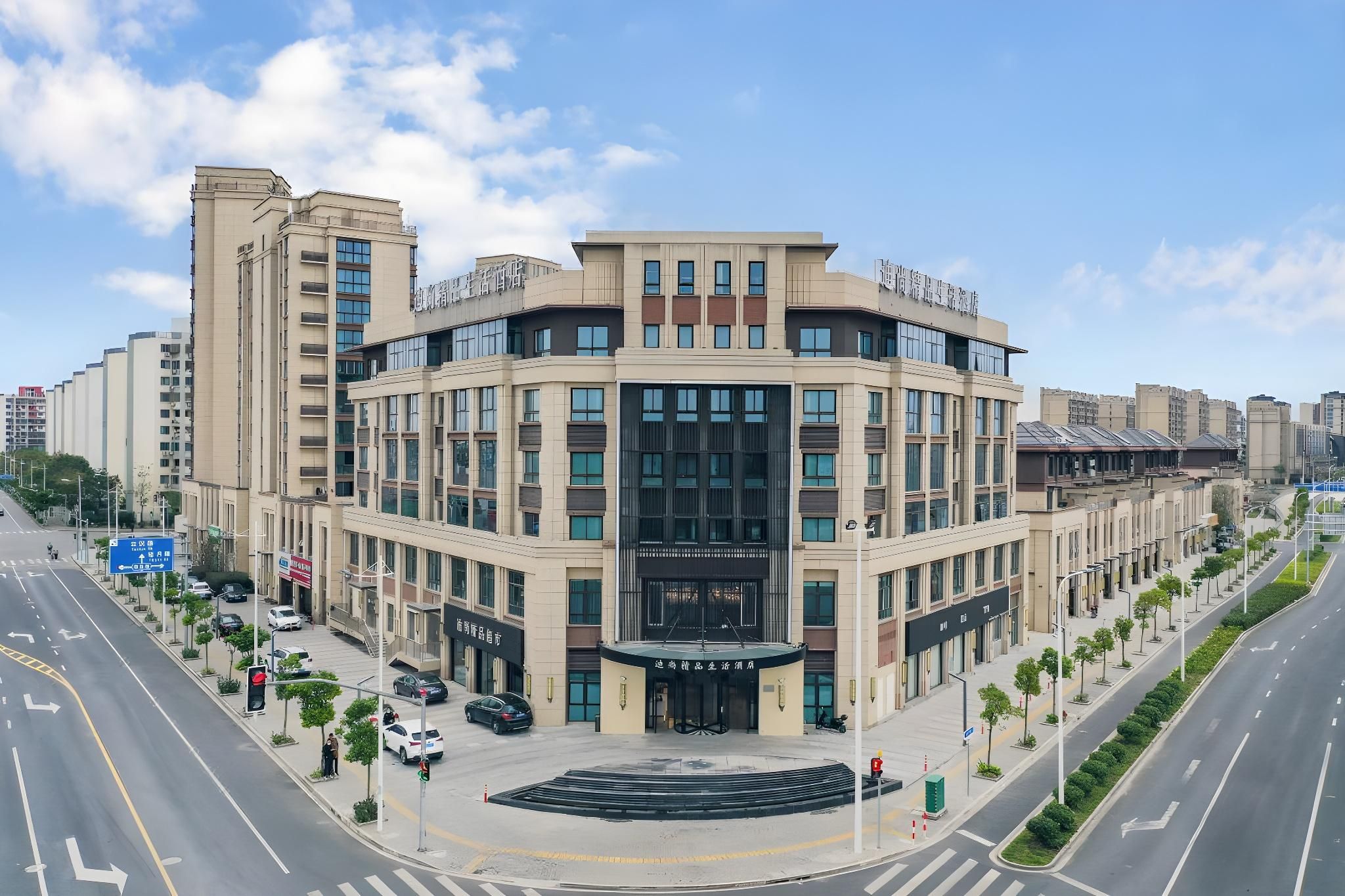 Deshang boutique Life Hotel ( Lingang New Town) 