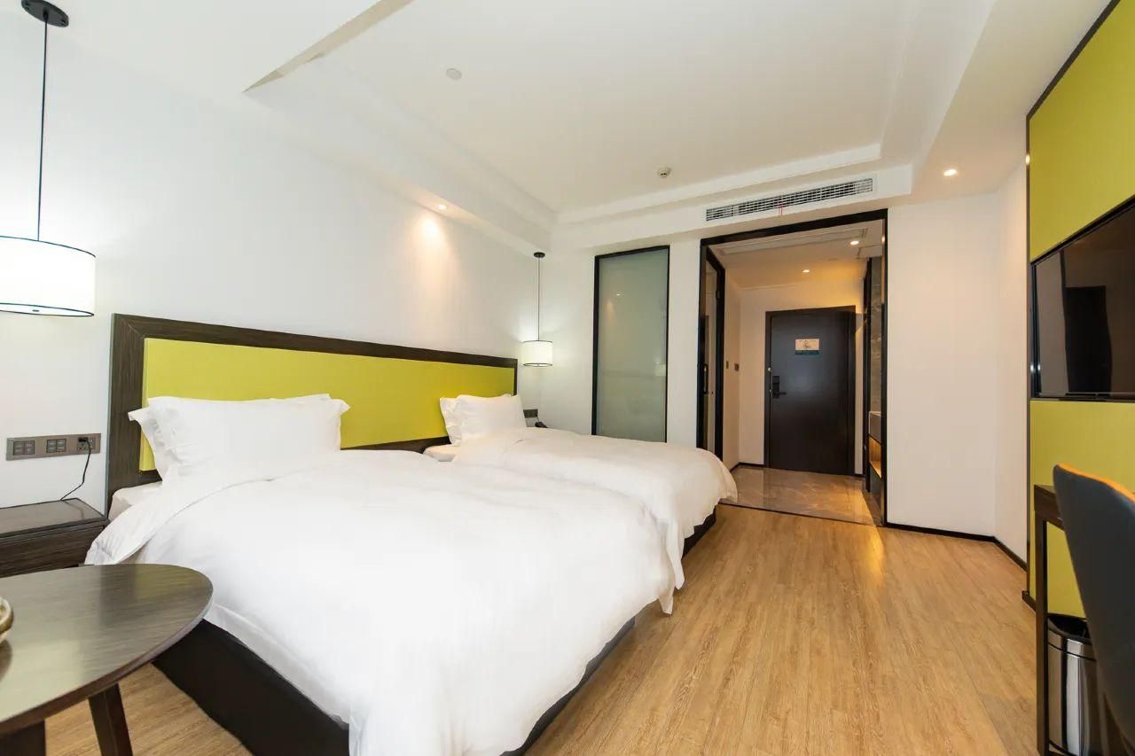 Habitat Panoramic View Twin Room