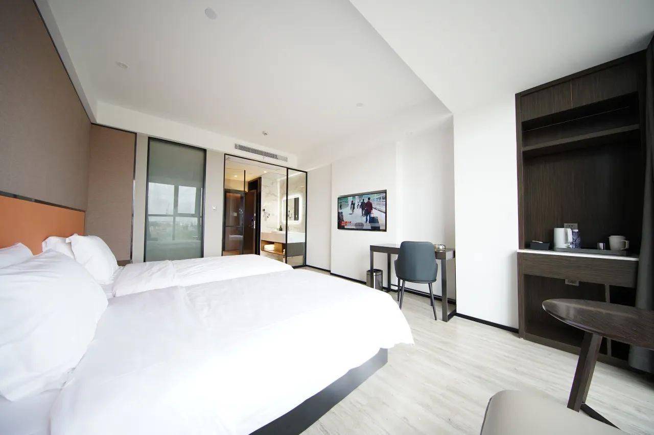 Pacific Premier Twin Room