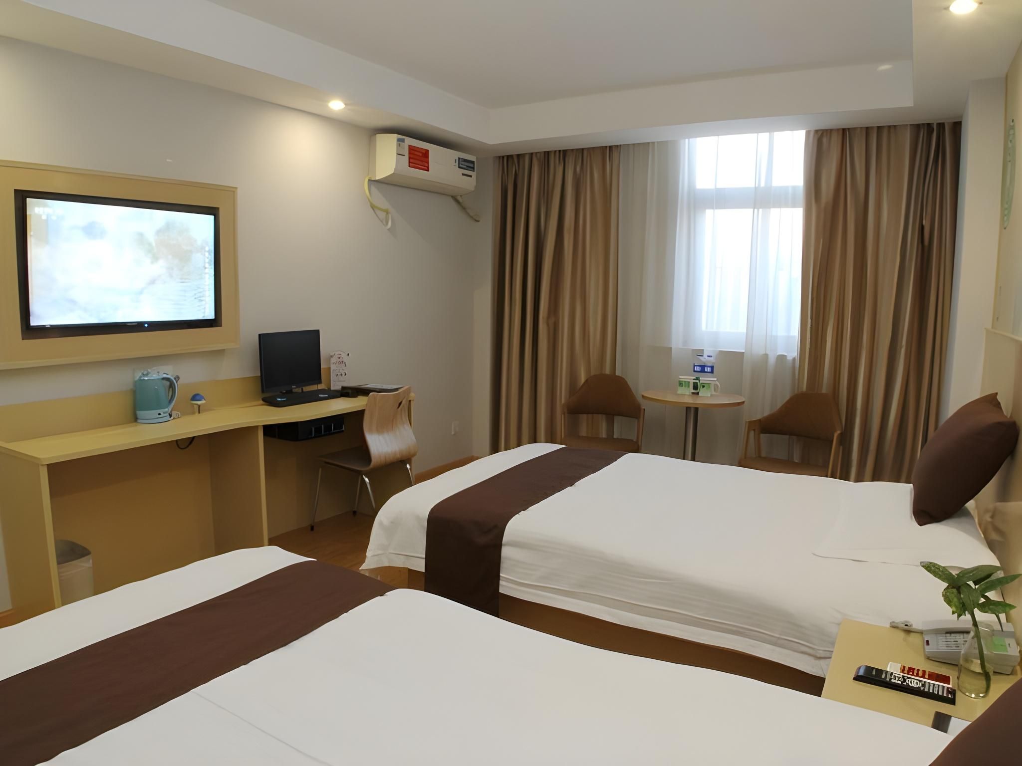 Twin Bed Room