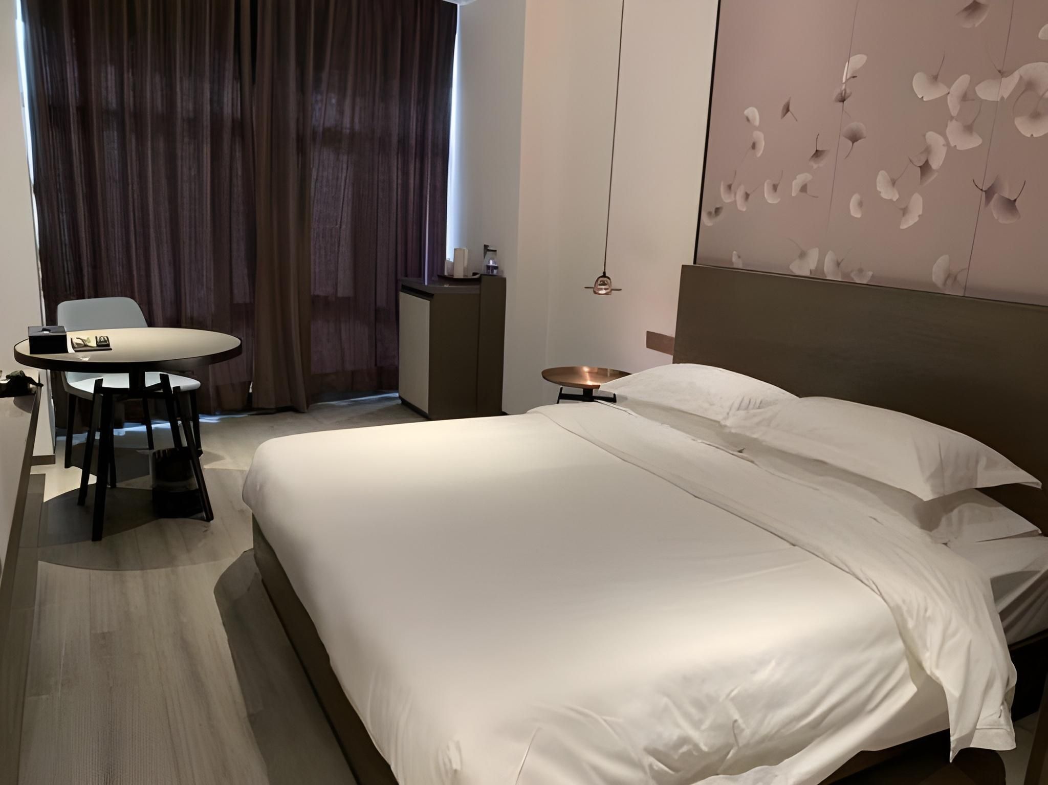 Hot Deal Queen Room